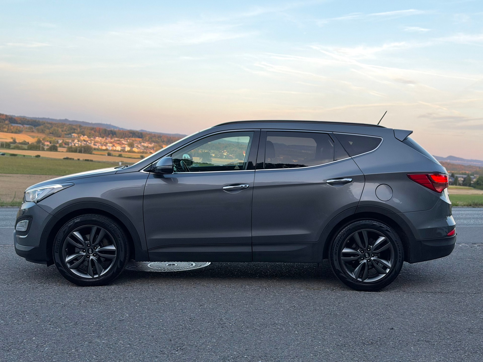 HYUNDAI Santa Fe 2.2 CRDI GO! Plus 4WD Automatic-image-2