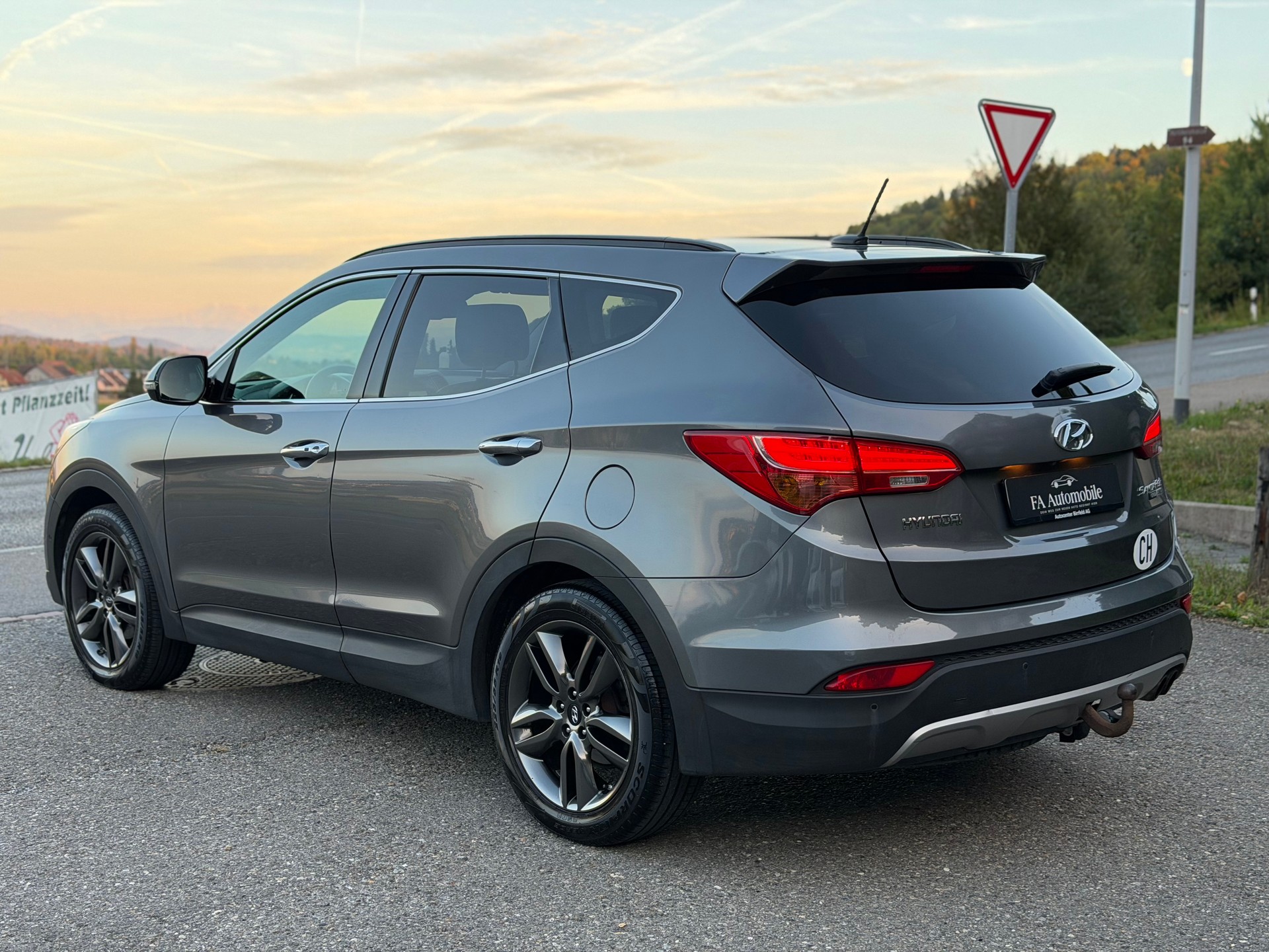 HYUNDAI Santa Fe 2.2 CRDI GO! Plus 4WD Automatic-image-3