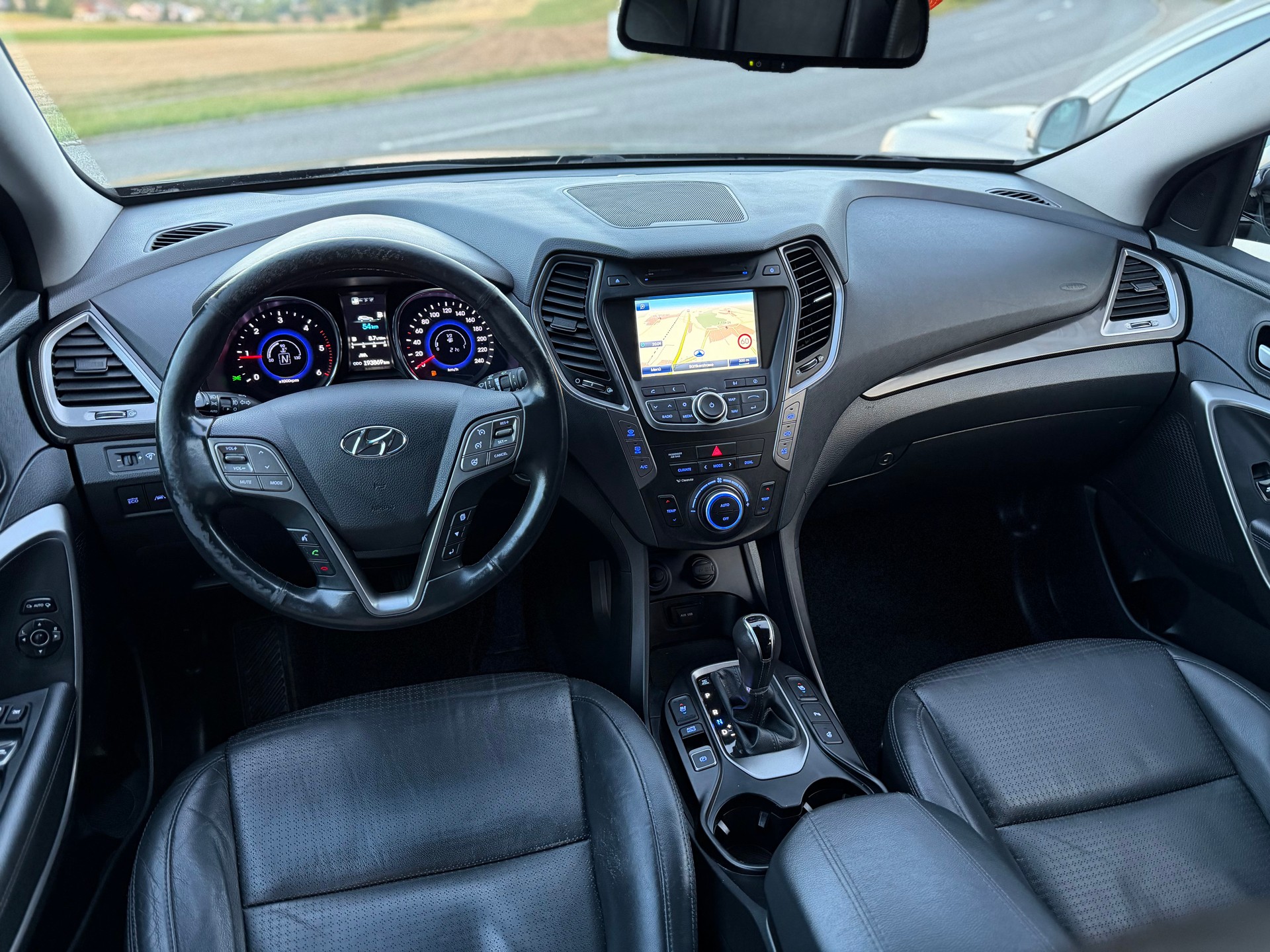 HYUNDAI Santa Fe 2.2 CRDI GO! Plus 4WD Automatic-image-9