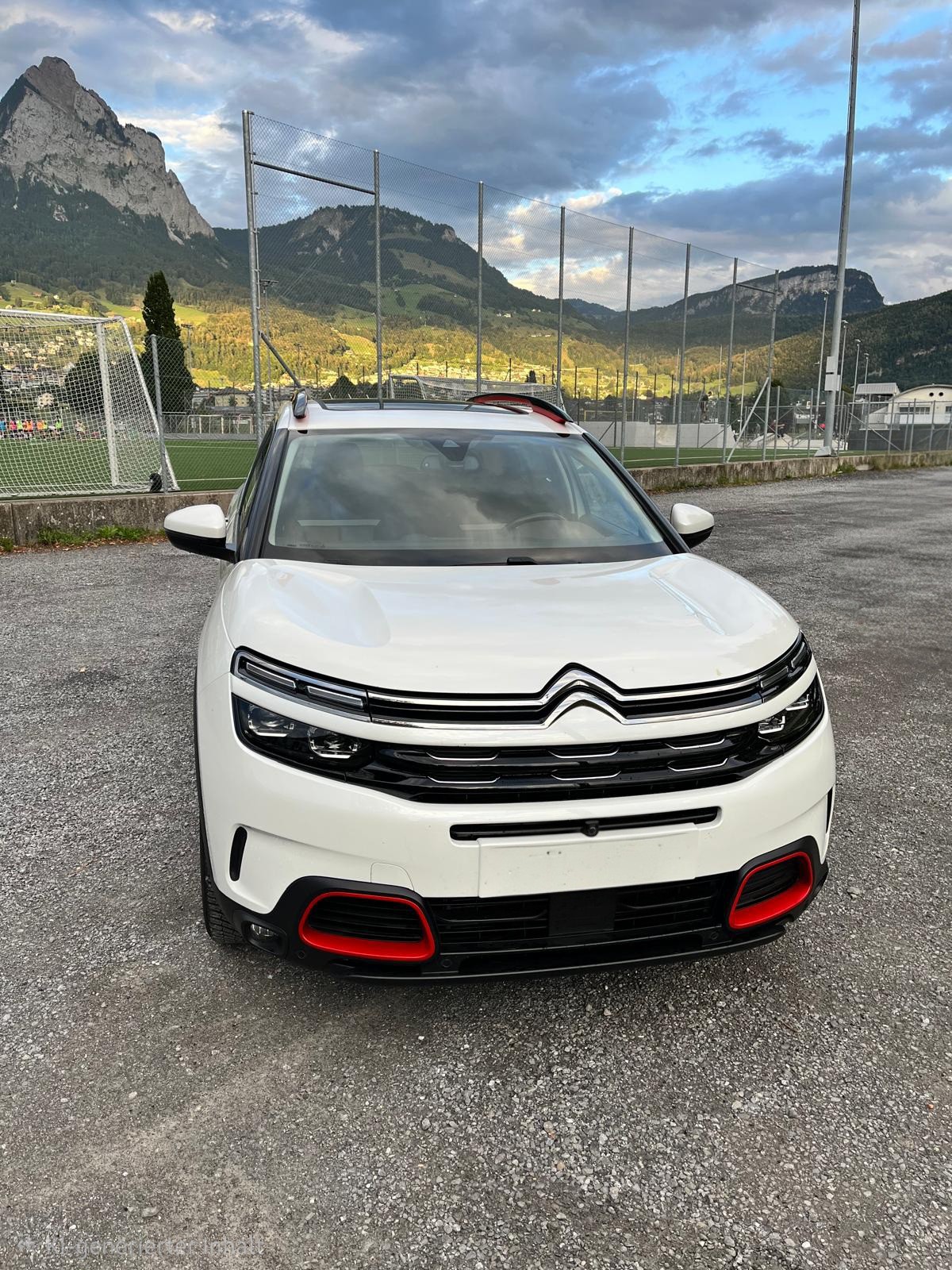 CITROEN 1.6 PureTech Shine-image-1
