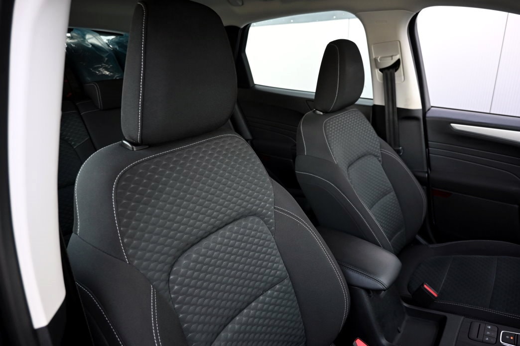 FORD Kuga 1.5 TDCi Cool & Connect Automat-image-5