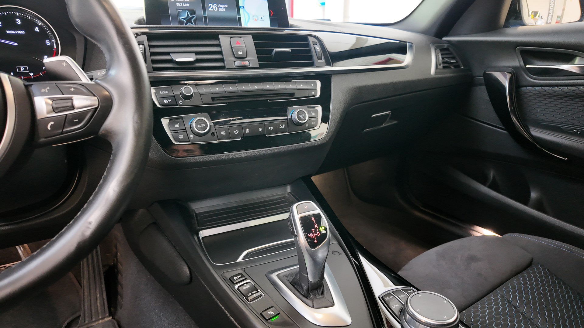 BMW 120d xDrive M Sport Steptronic-image-12