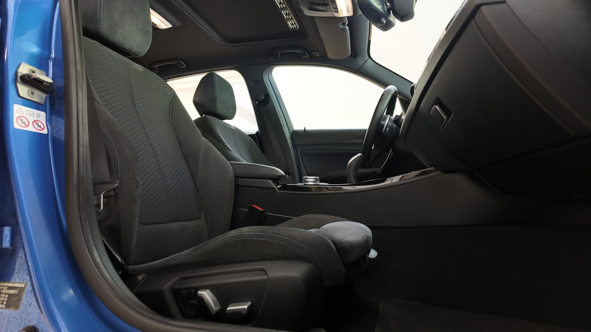 BMW 120d xDrive M Sport Steptronic-image-18