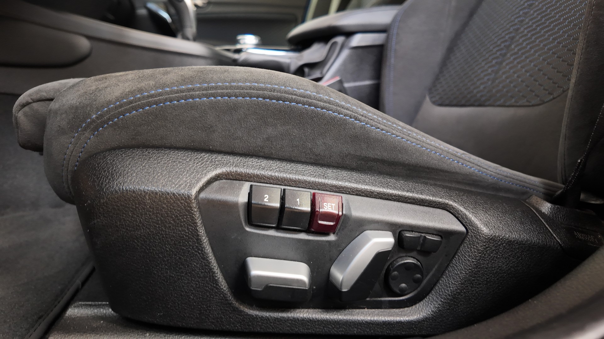 BMW 120d xDrive M Sport Steptronic-image-15