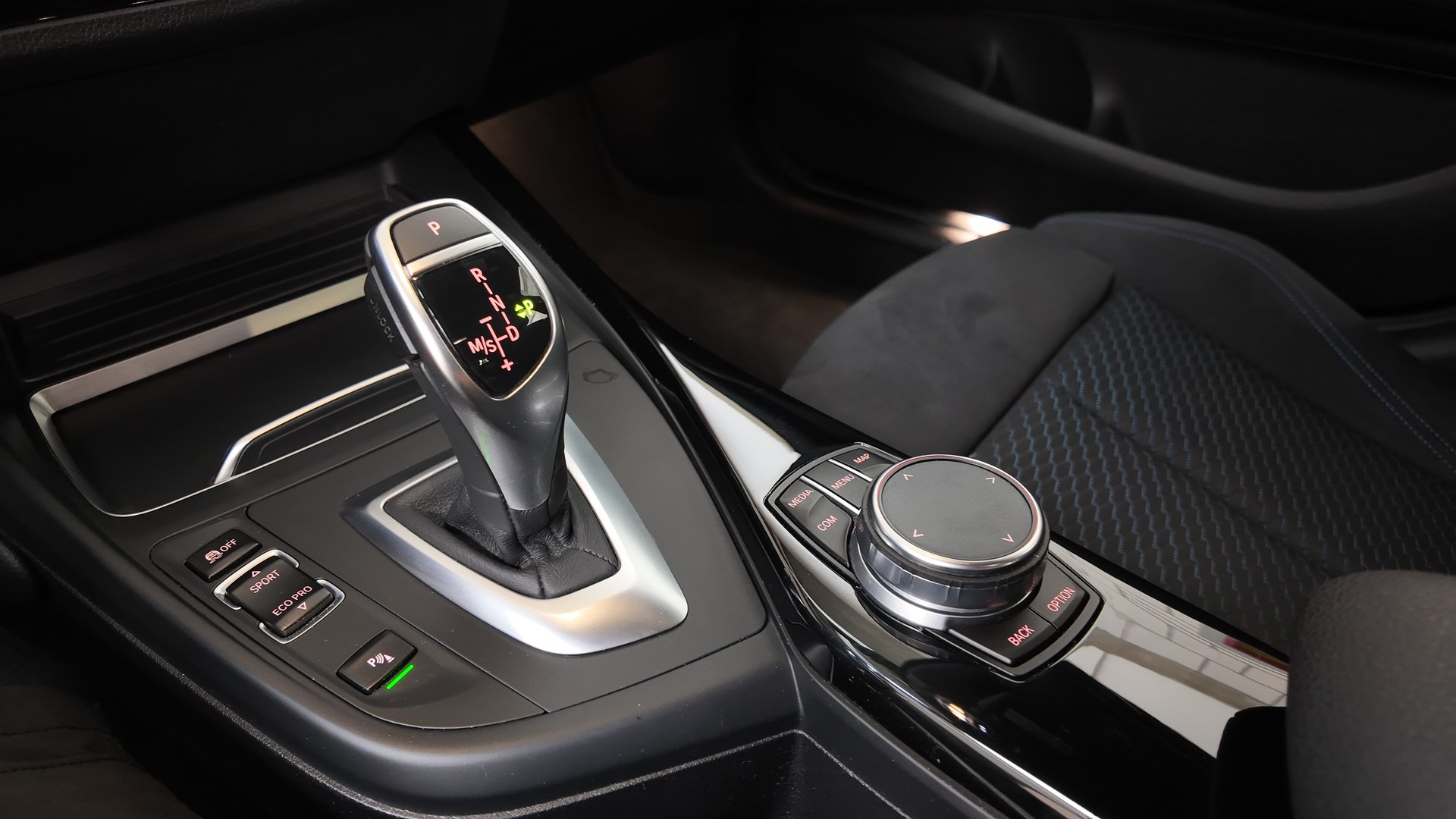 BMW 120d xDrive M Sport Steptronic-image-30
