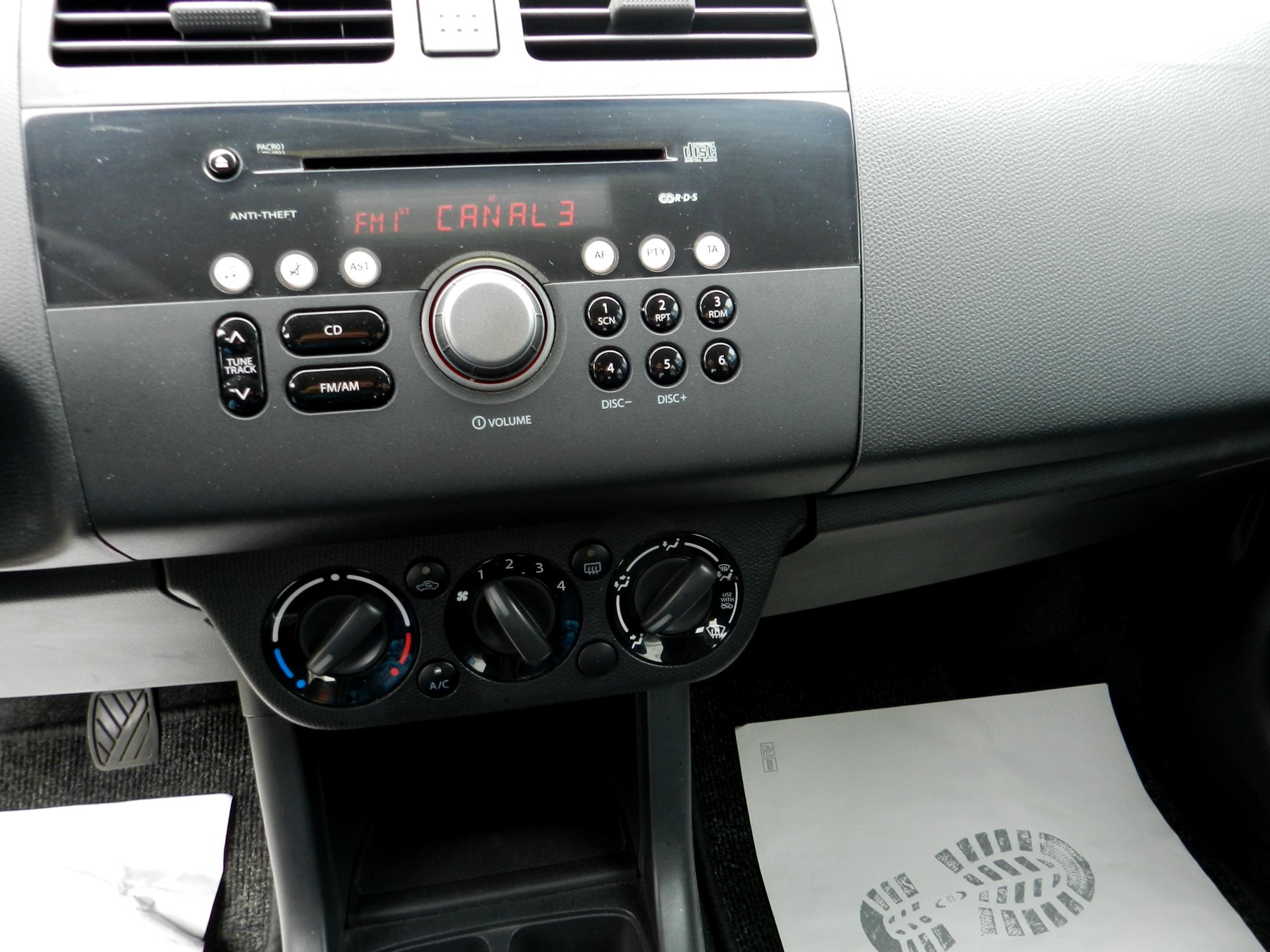 SUZUKI Swift 1.3i 16V GL Top-image-11