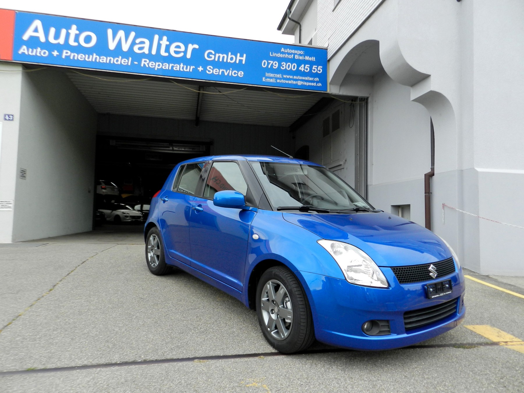 SUZUKI Swift 1.3i 16V GL Top-image-1