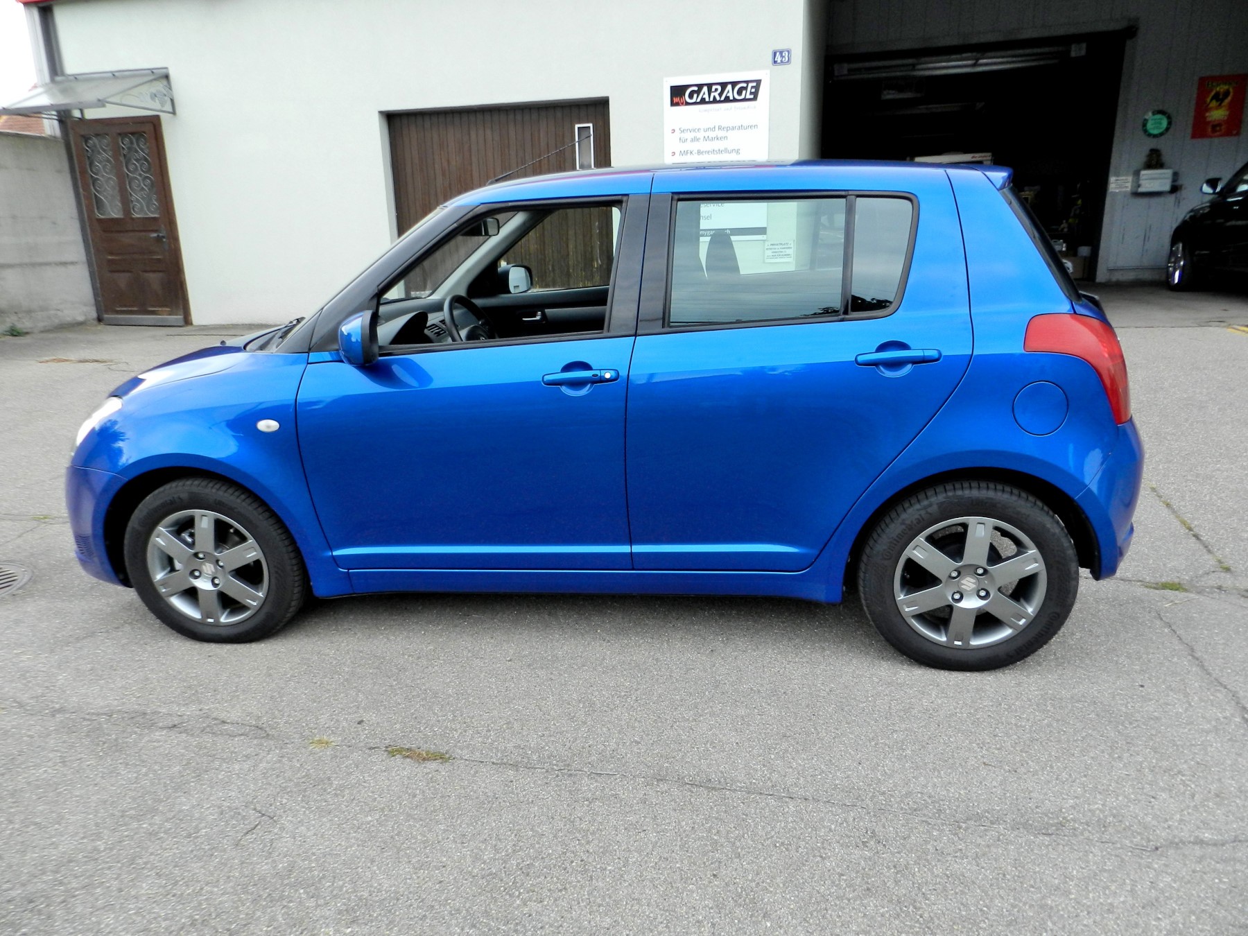 SUZUKI Swift 1.3i 16V GL Top-image-2
