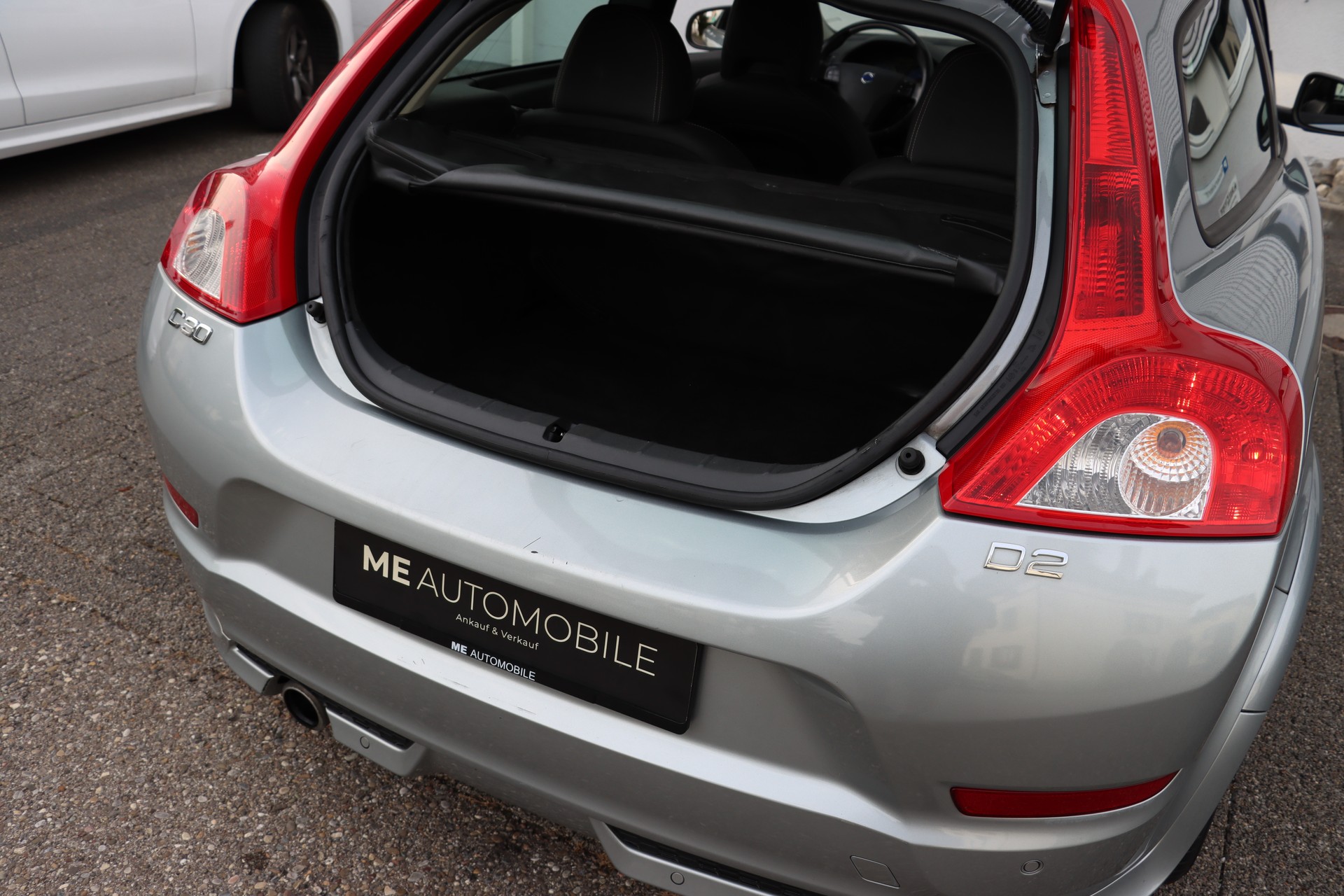 VOLVO C30 D2 S/S R-Design-image-12