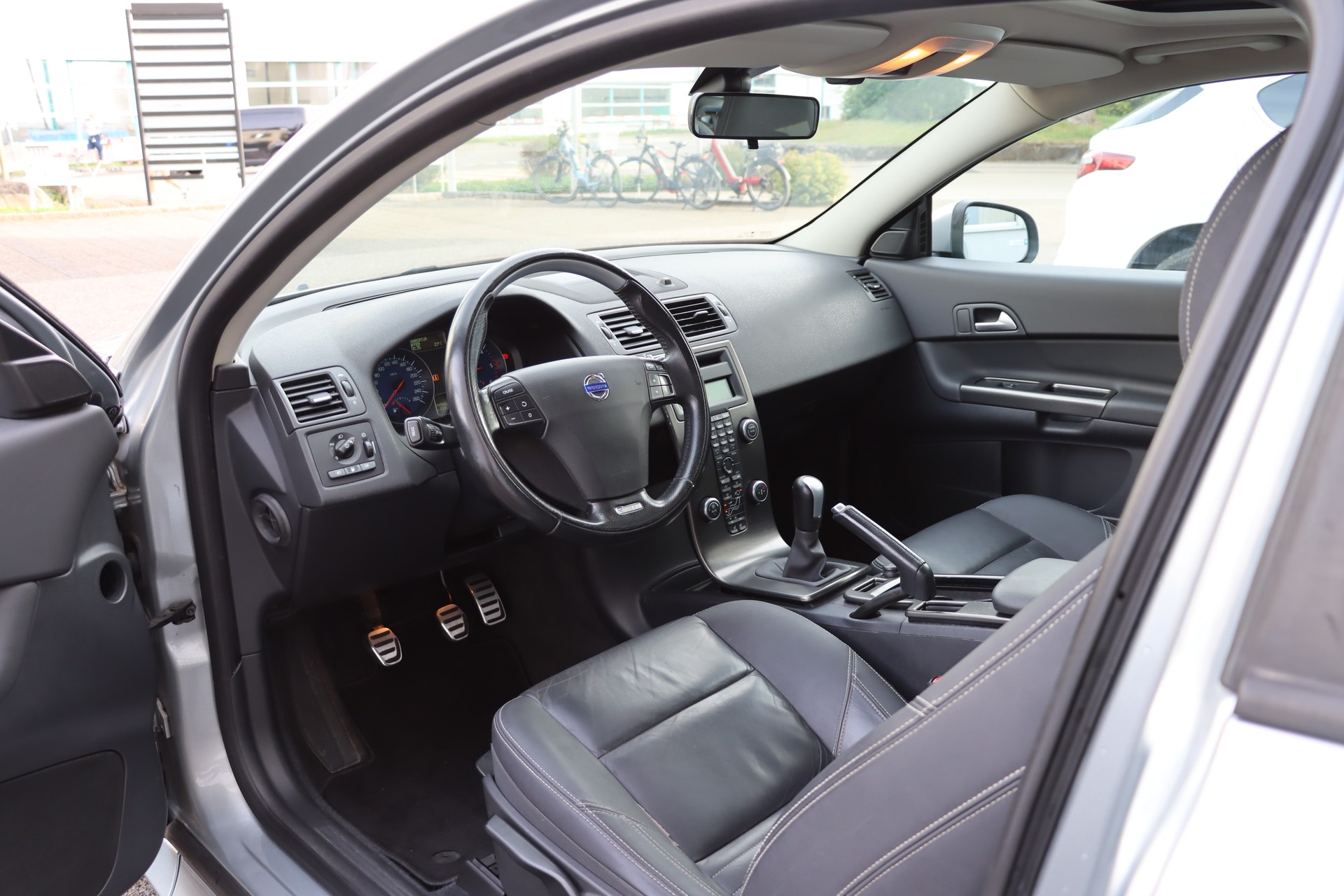VOLVO C30 D2 S/S R-Design-image-5