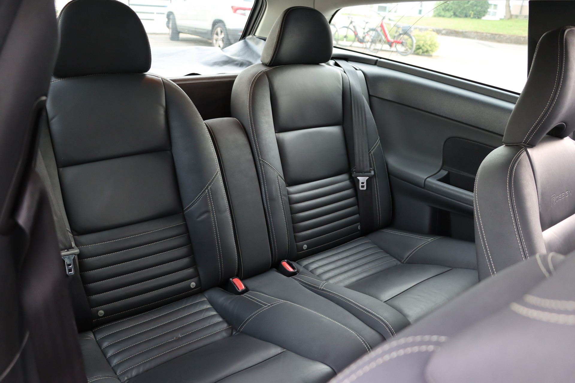 VOLVO C30 D2 S/S R-Design-image-10