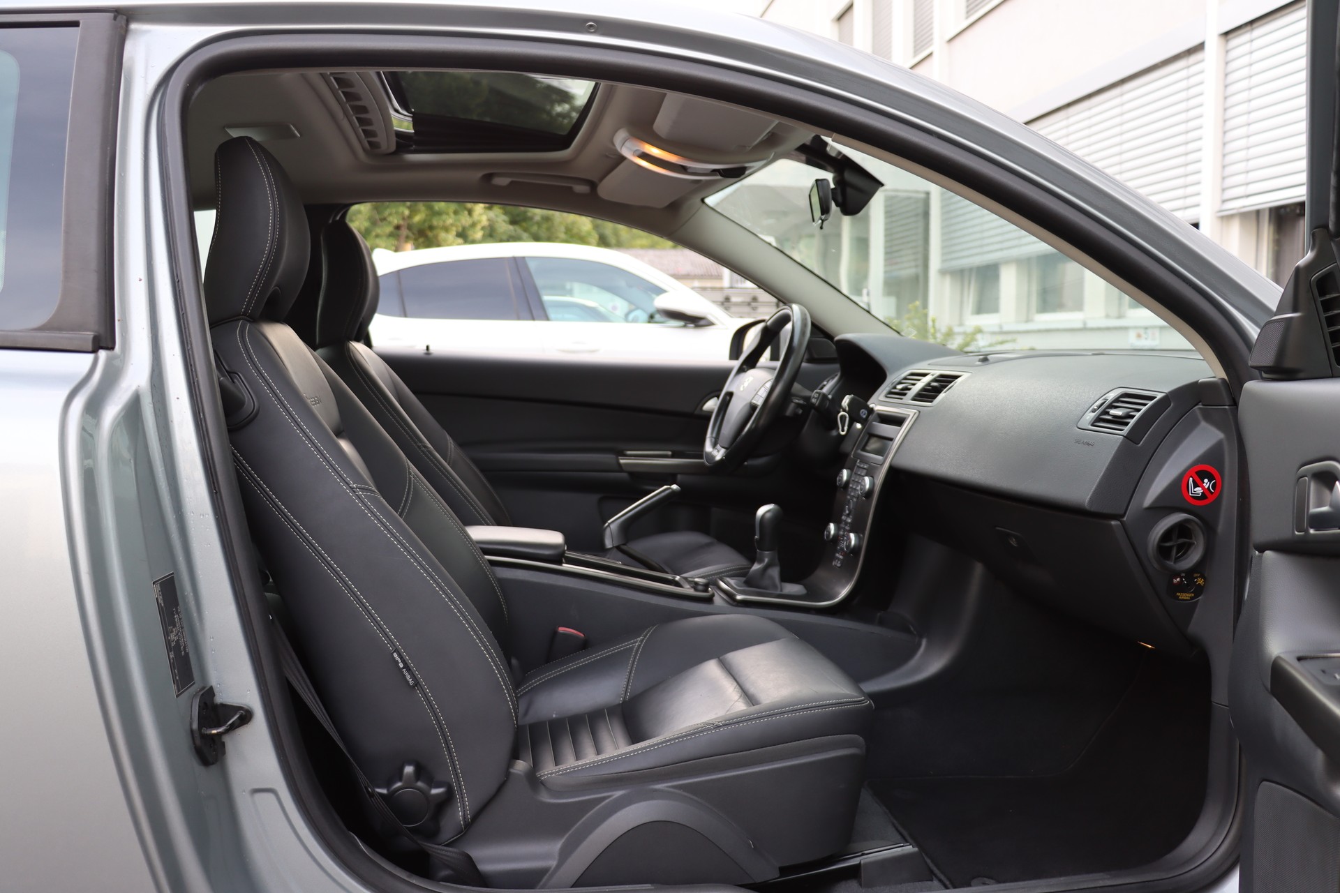 VOLVO C30 D2 S/S R-Design-image-7