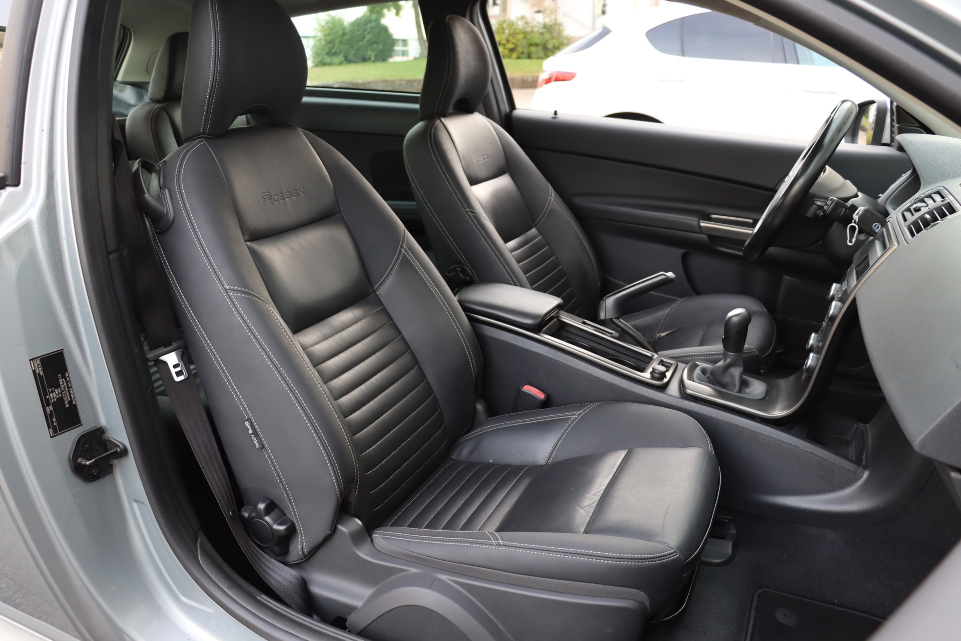 VOLVO C30 D2 S/S R-Design-image-9