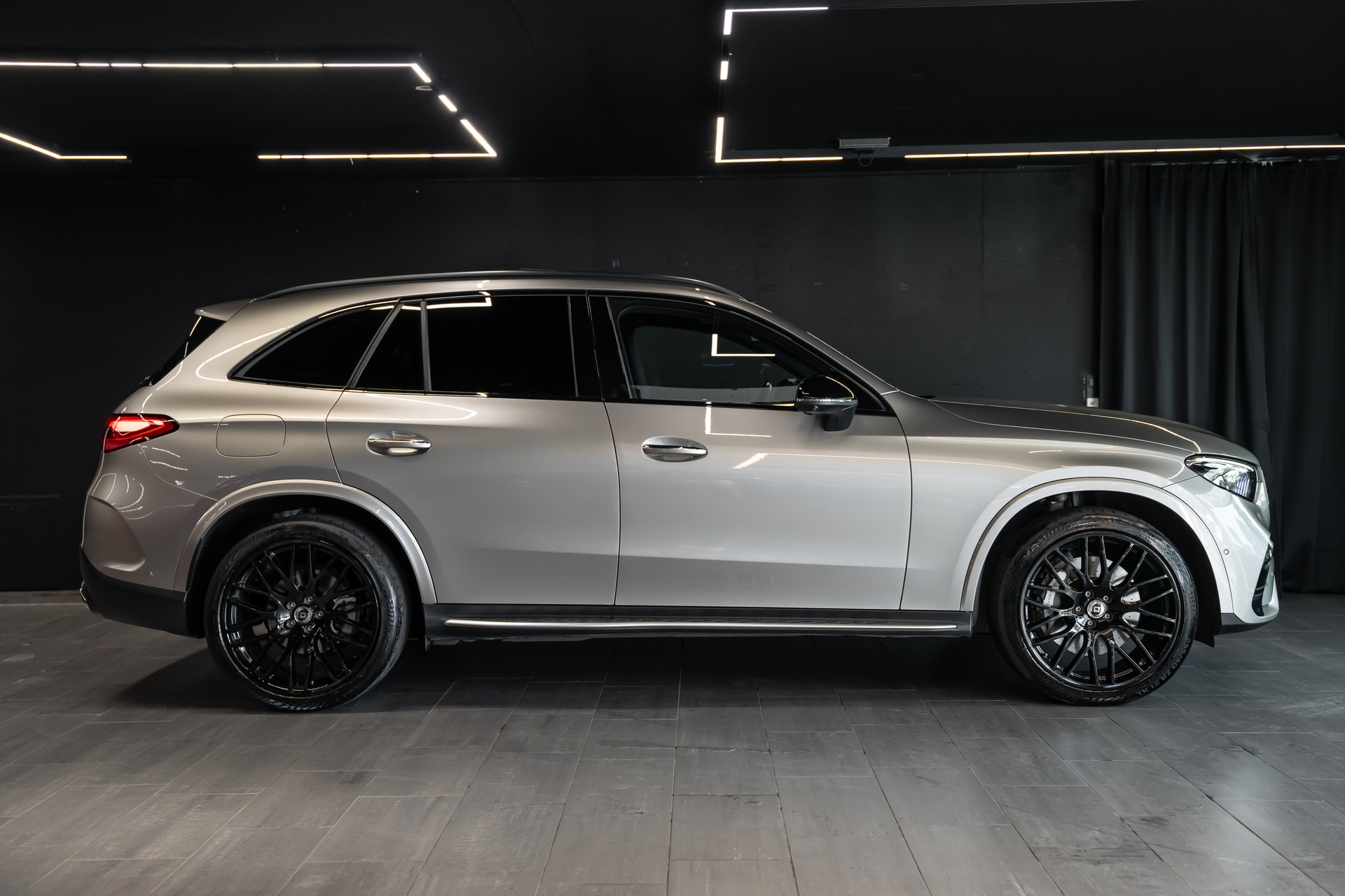 MERCEDES-BENZ GLC 220 d 4Matic 9G-Tronic-image-2