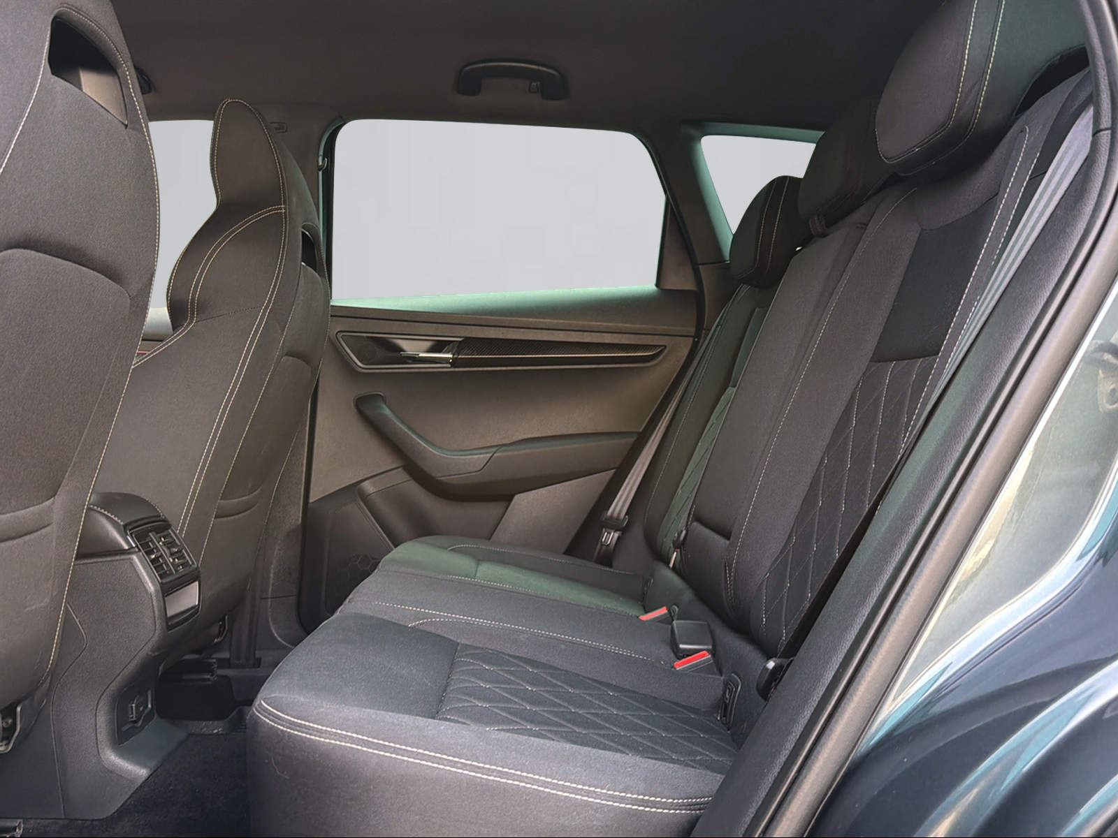 SKODA Karoq 2.0 TDI CR SportLine 4x4 DSG-image-9