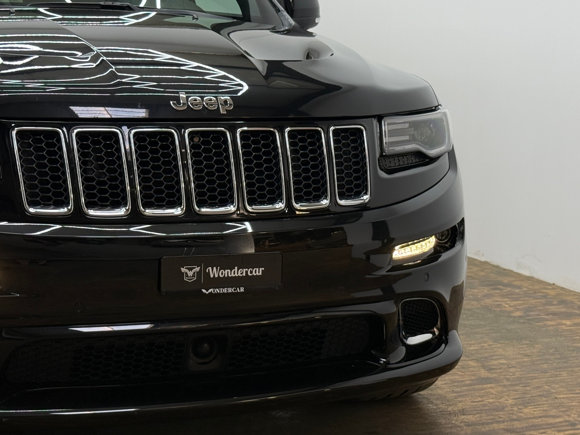 JEEP Grand Cherokee 6.4 V8 HEMI SRT8 Automatic-showroom-element-3