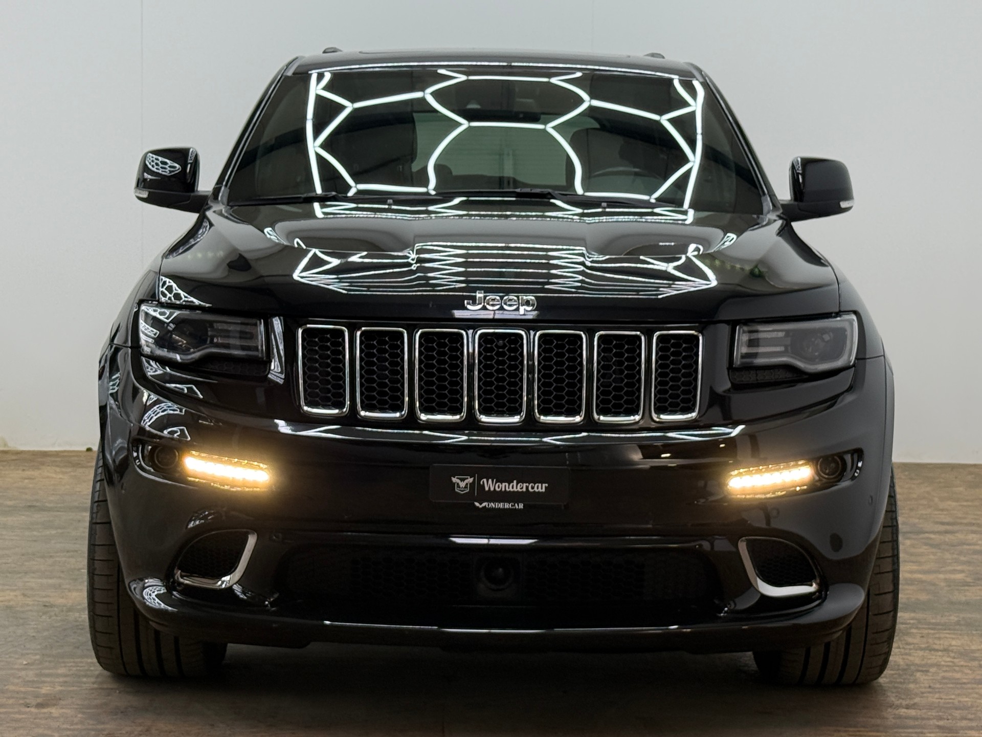 JEEP Grand Cherokee 6.4 V8 HEMI SRT8 Automatic-showroom-element-2