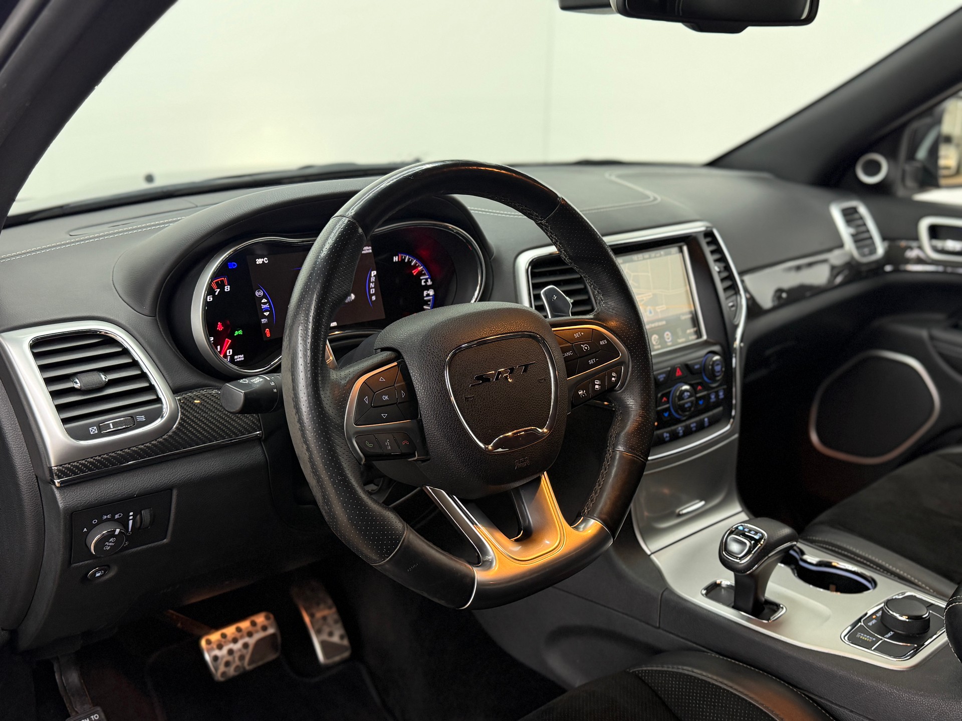 JEEP Grand Cherokee 6.4 V8 HEMI SRT8 Automatic-image-24