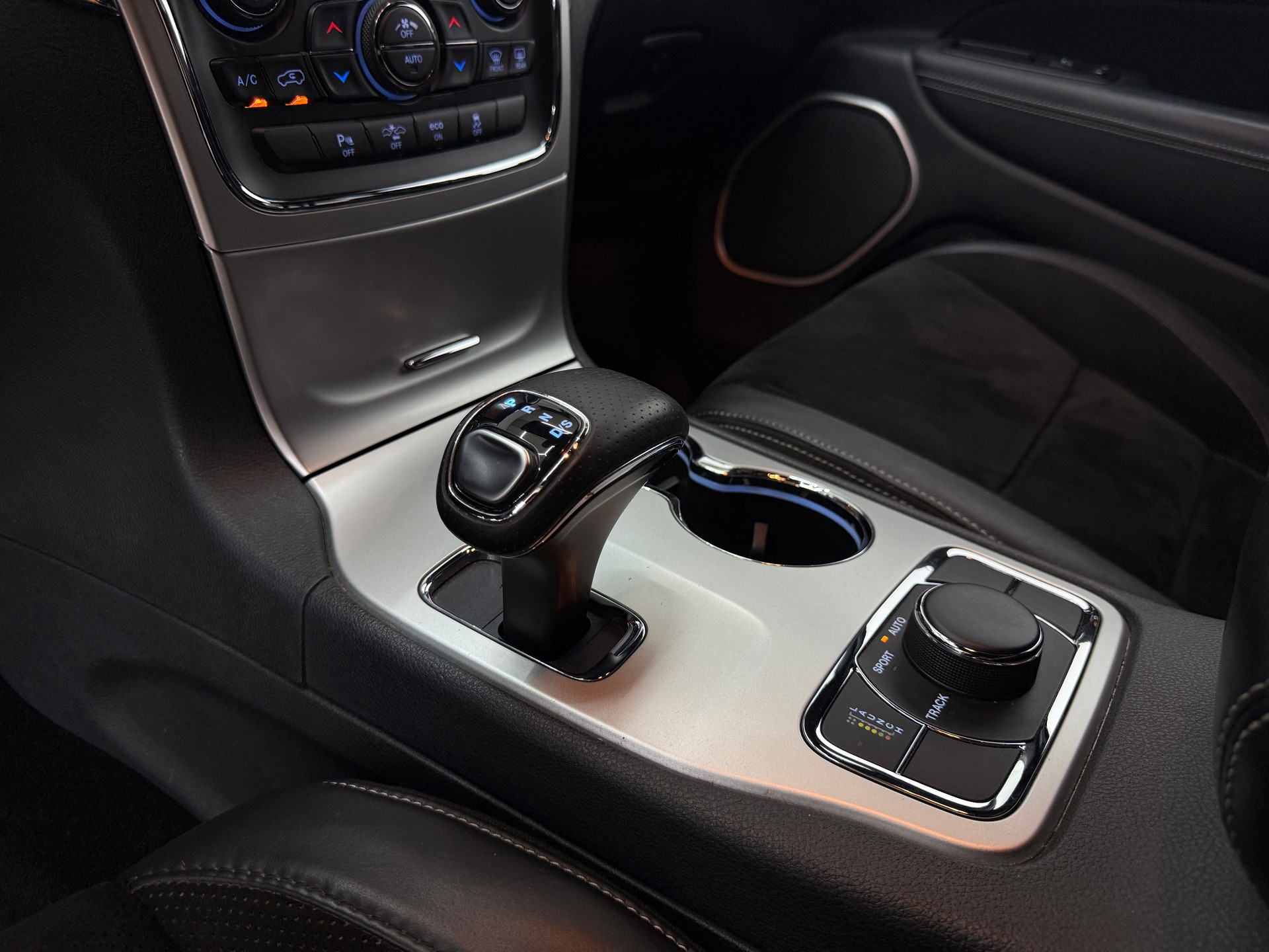 JEEP Grand Cherokee 6.4 V8 HEMI SRT8 Automatic-image-27