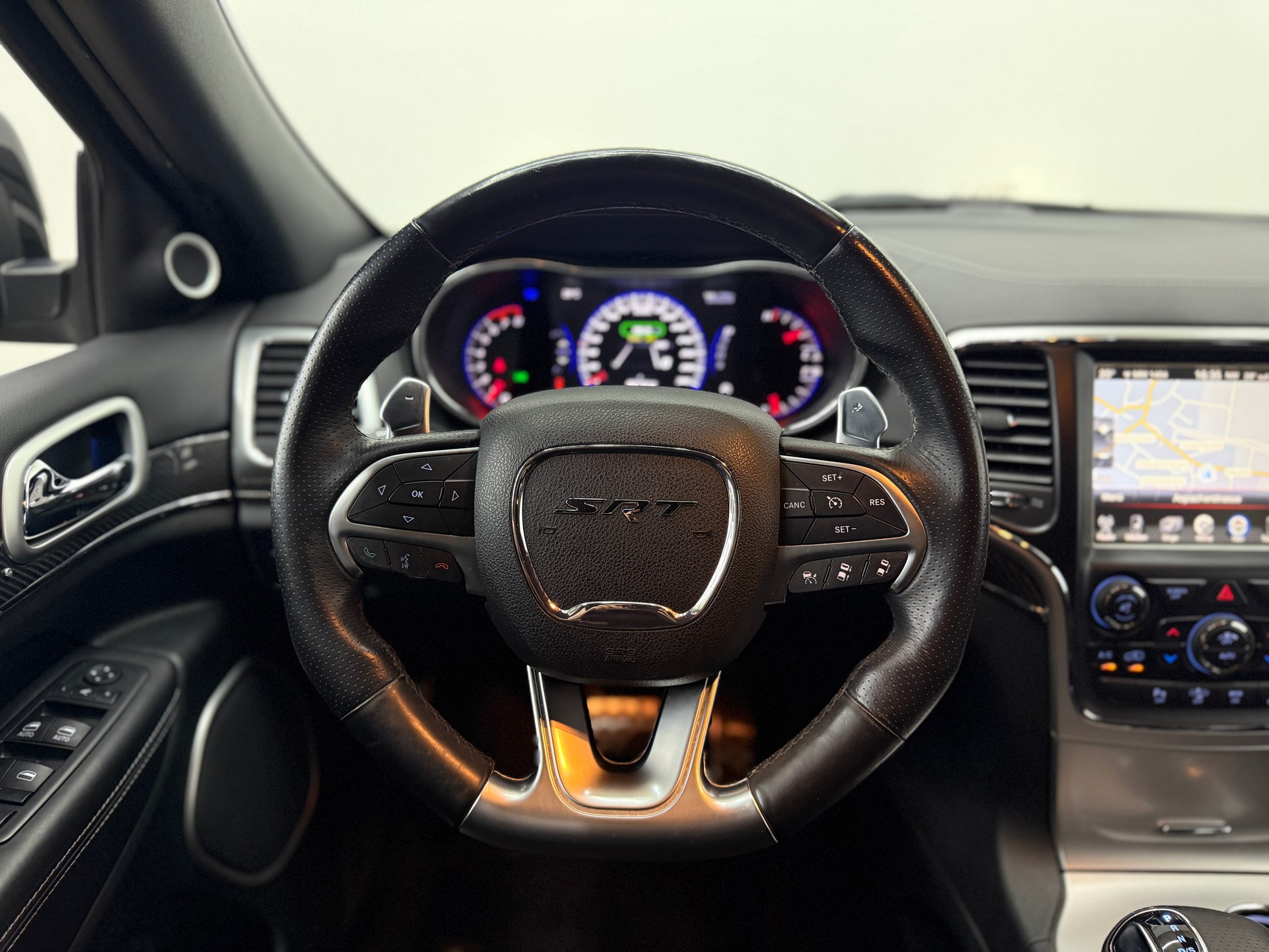 JEEP Grand Cherokee 6.4 V8 HEMI SRT8 Automatic-image-26