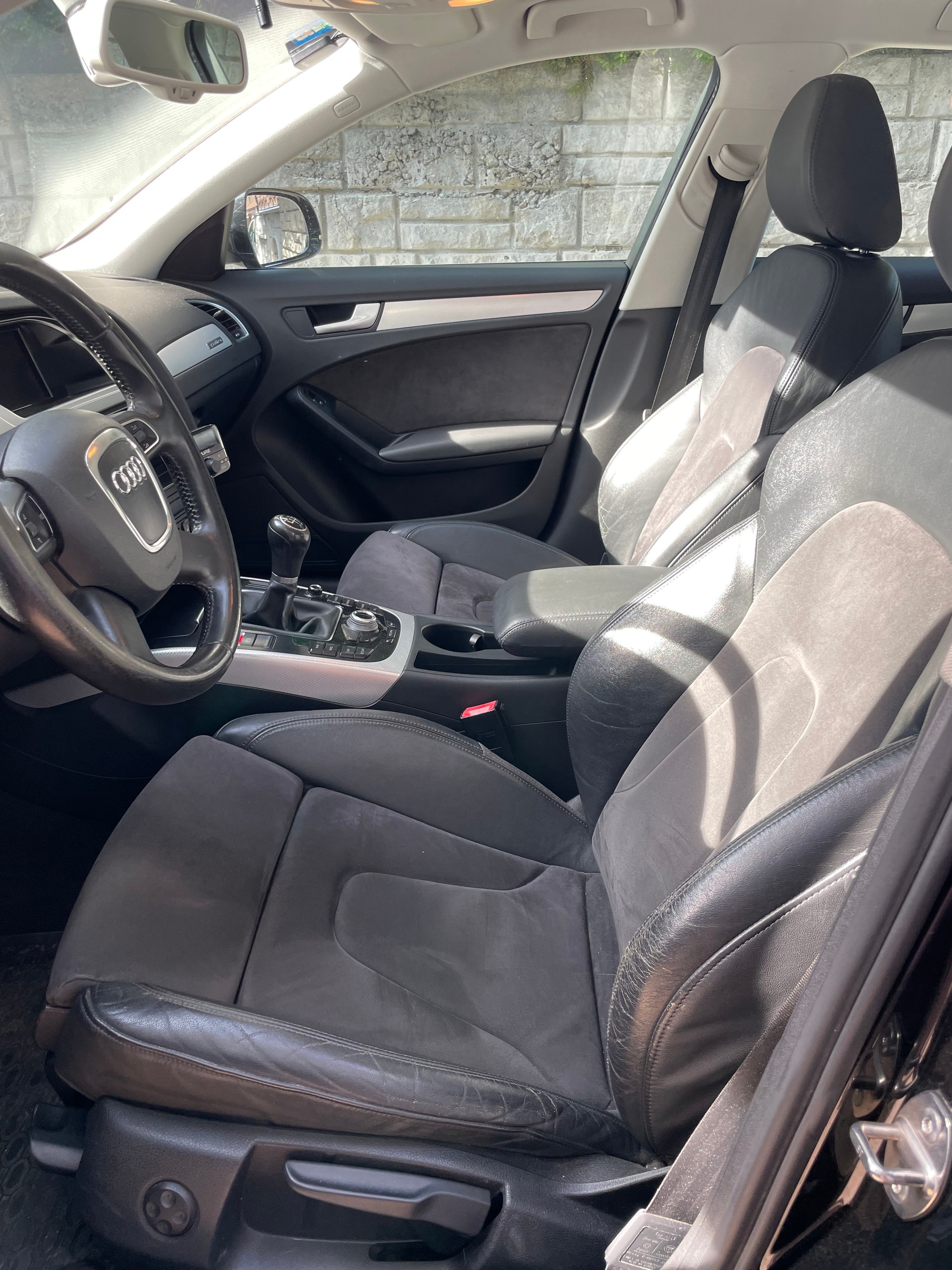 AUDI 2.0 TDI 143 quattro-image-4
