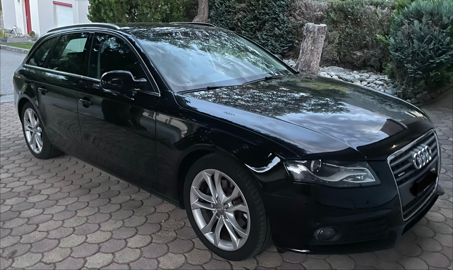 AUDI 2.0 TDI 143 quattro-image-1