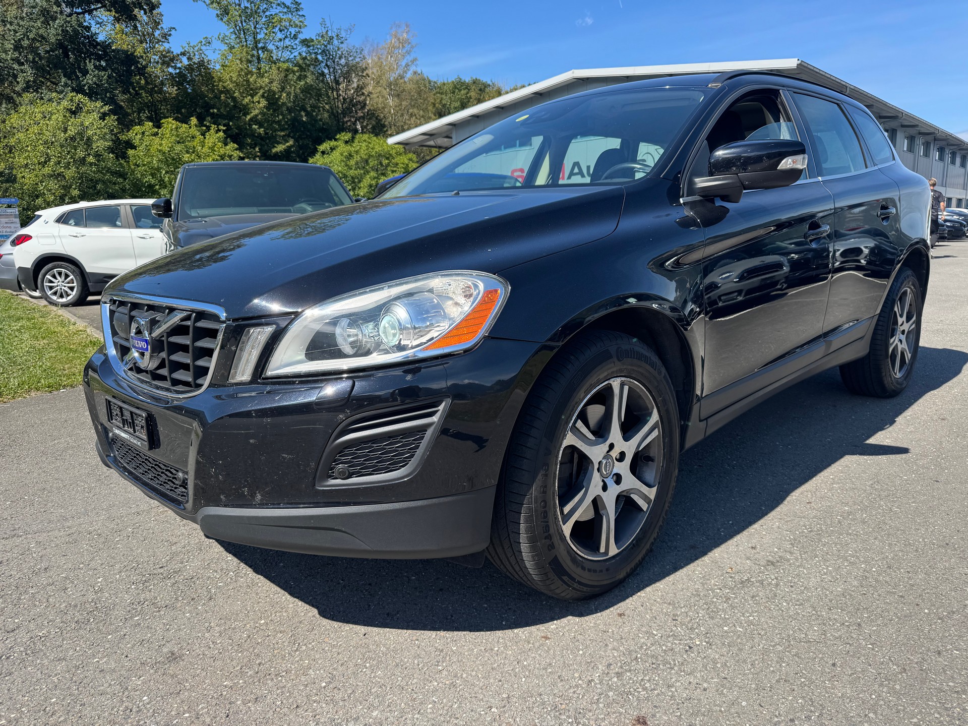 VOLVO XC60 D5 AWD Momentum Geartronic-image-0