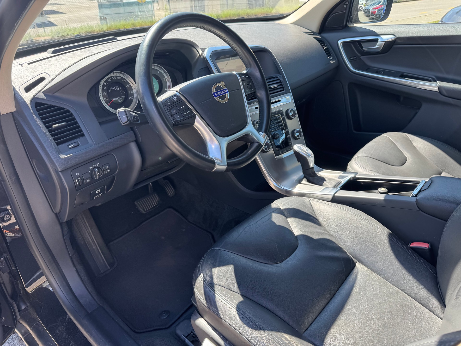 VOLVO XC60 D5 AWD Momentum Geartronic-image-14
