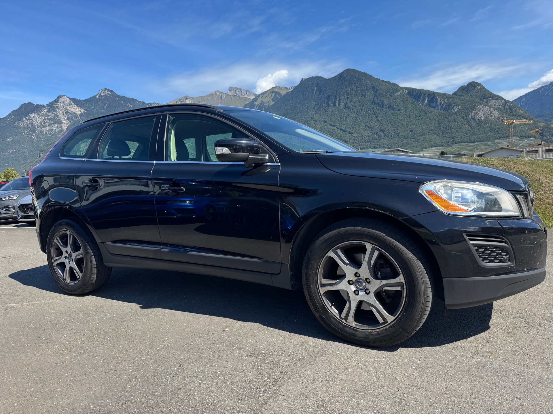 VOLVO XC60 D5 AWD Momentum Geartronic-image-4