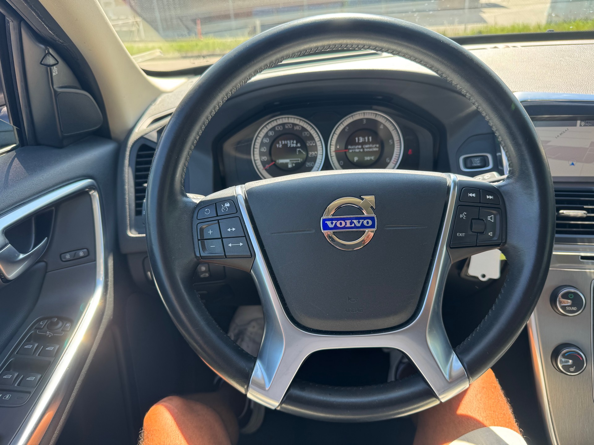 VOLVO XC60 D5 AWD Momentum Geartronic-image-15