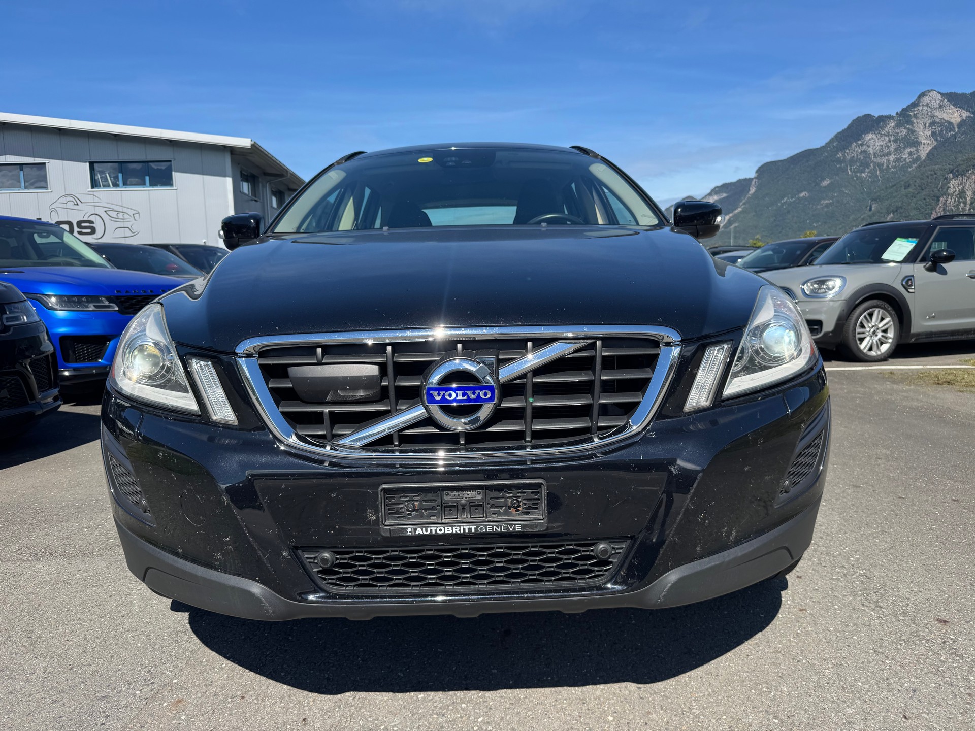 VOLVO XC60 D5 AWD Momentum Geartronic-image-2