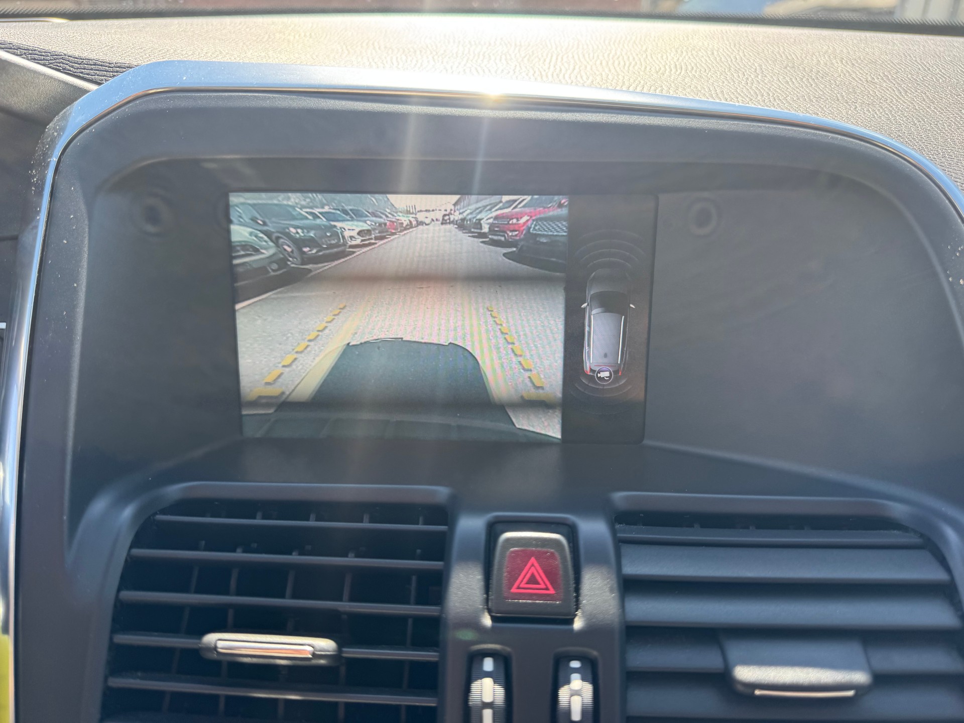 VOLVO XC60 D5 AWD Momentum Geartronic-image-24
