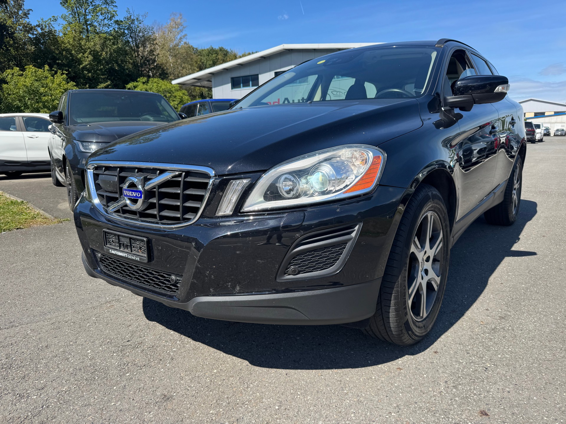 VOLVO XC60 D5 AWD Momentum Geartronic-image-1