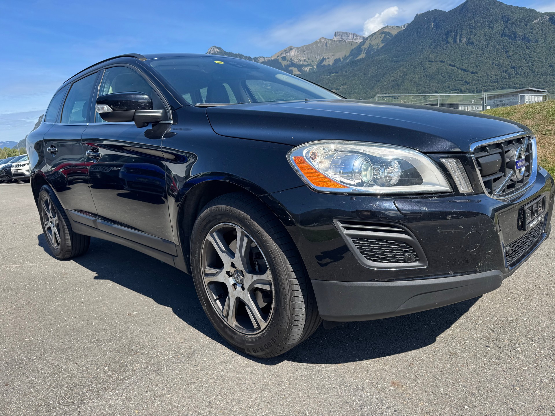 VOLVO XC60 D5 AWD Momentum Geartronic-image-3