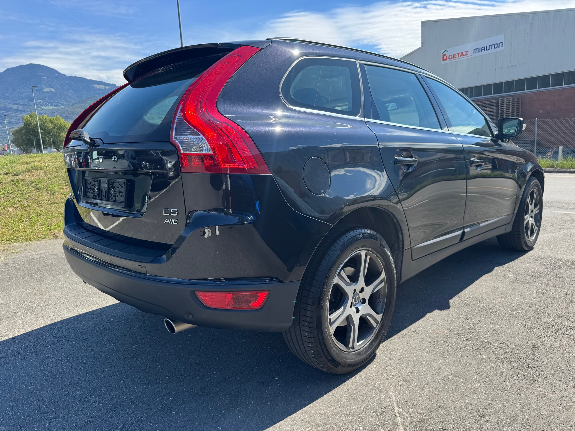 VOLVO XC60 D5 AWD Momentum Geartronic-image-5