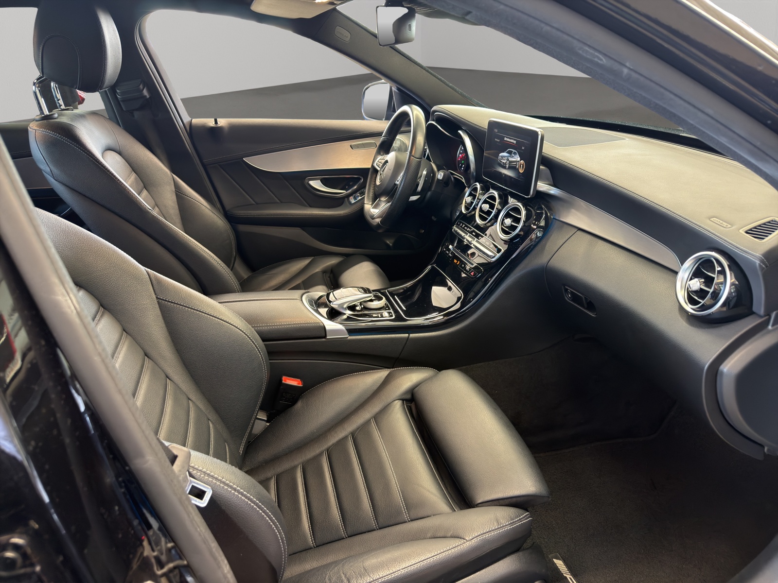 MERCEDES-BENZ C 400 AMG Line 4Matic 7G-Tronic-image-17