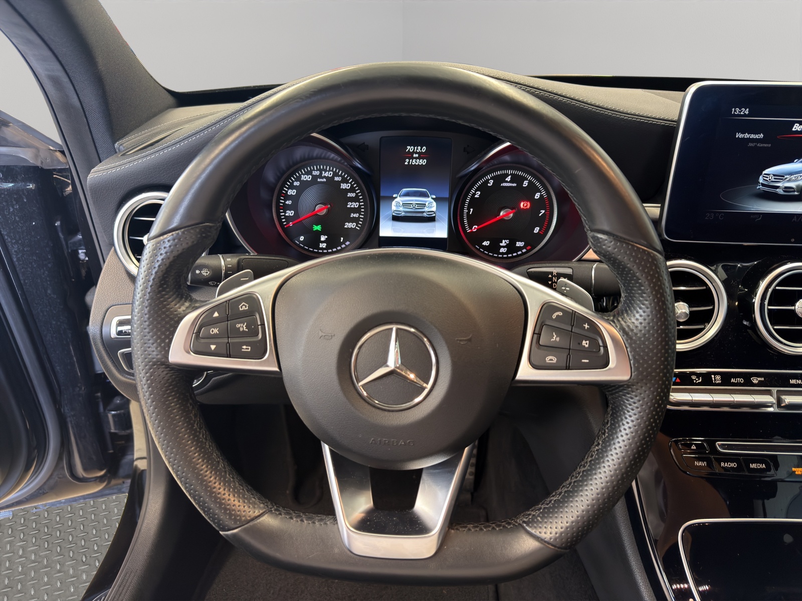 MERCEDES-BENZ C 400 AMG Line 4Matic 7G-Tronic-image-12