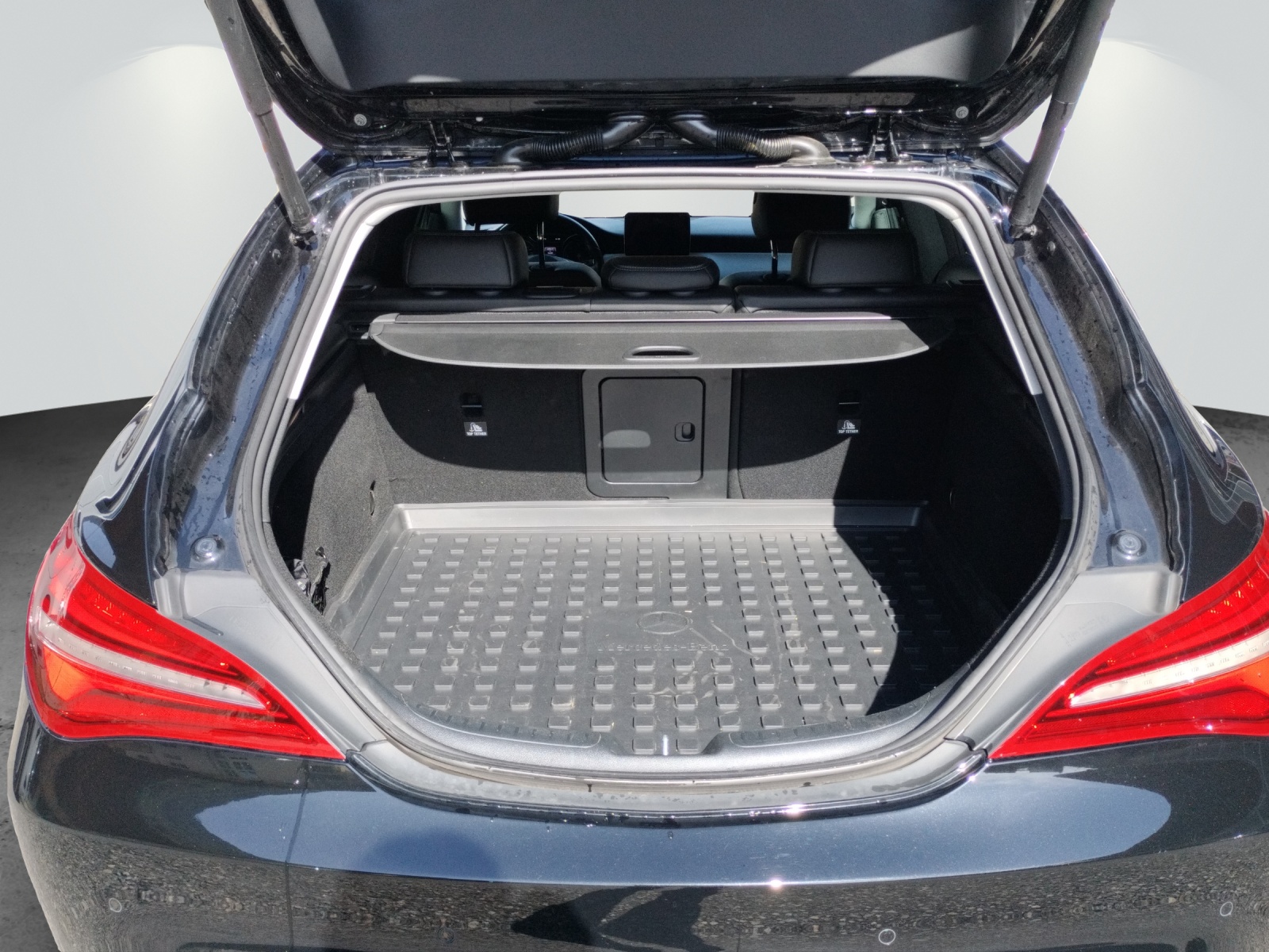 MERCEDES-BENZ CLA Shooting Br. 200 d Swiss Star Urban 4M 7G-DCT-image-11