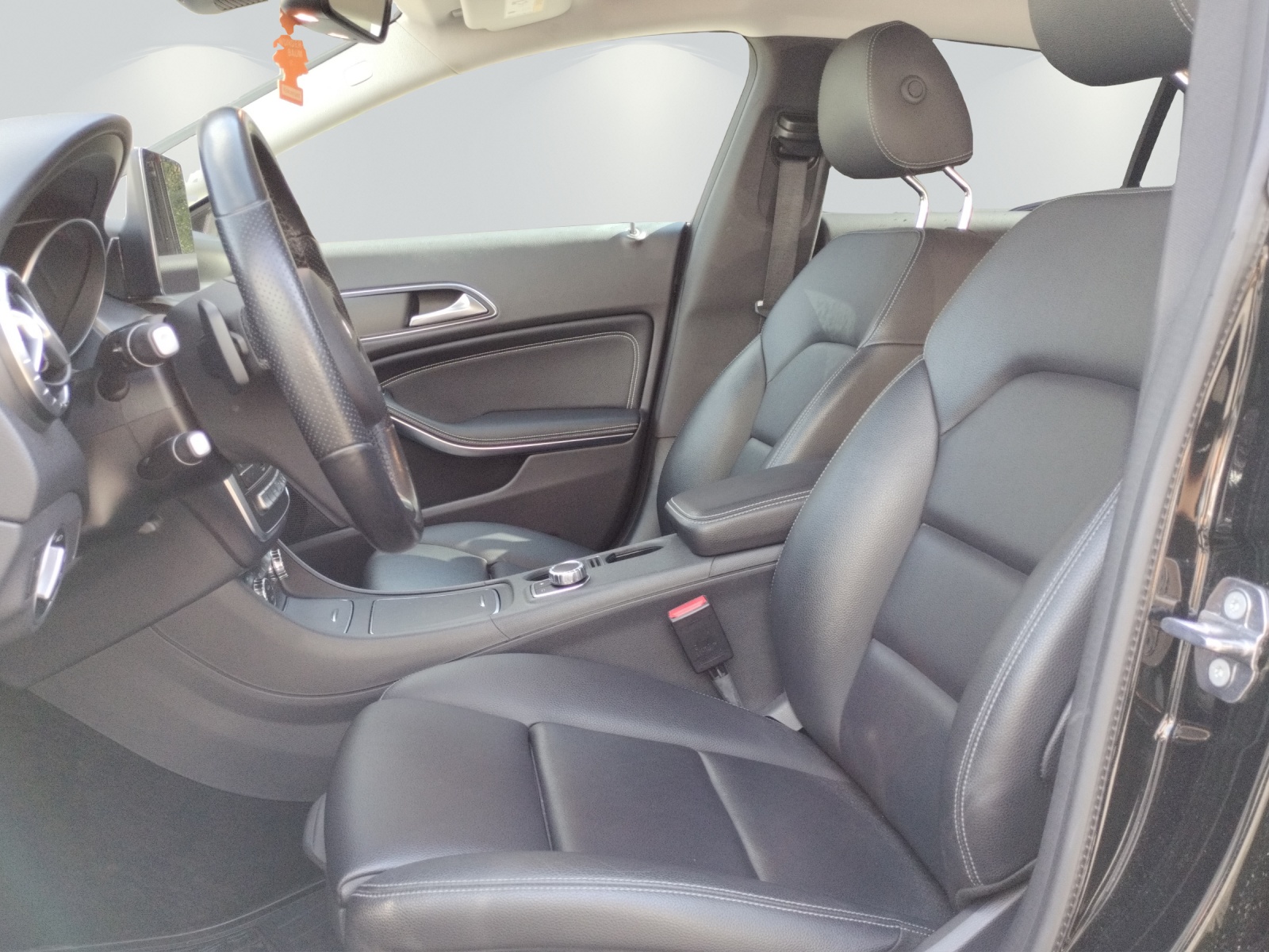 MERCEDES-BENZ CLA Shooting Br. 200 d Swiss Star Urban 4M 7G-DCT-image-9