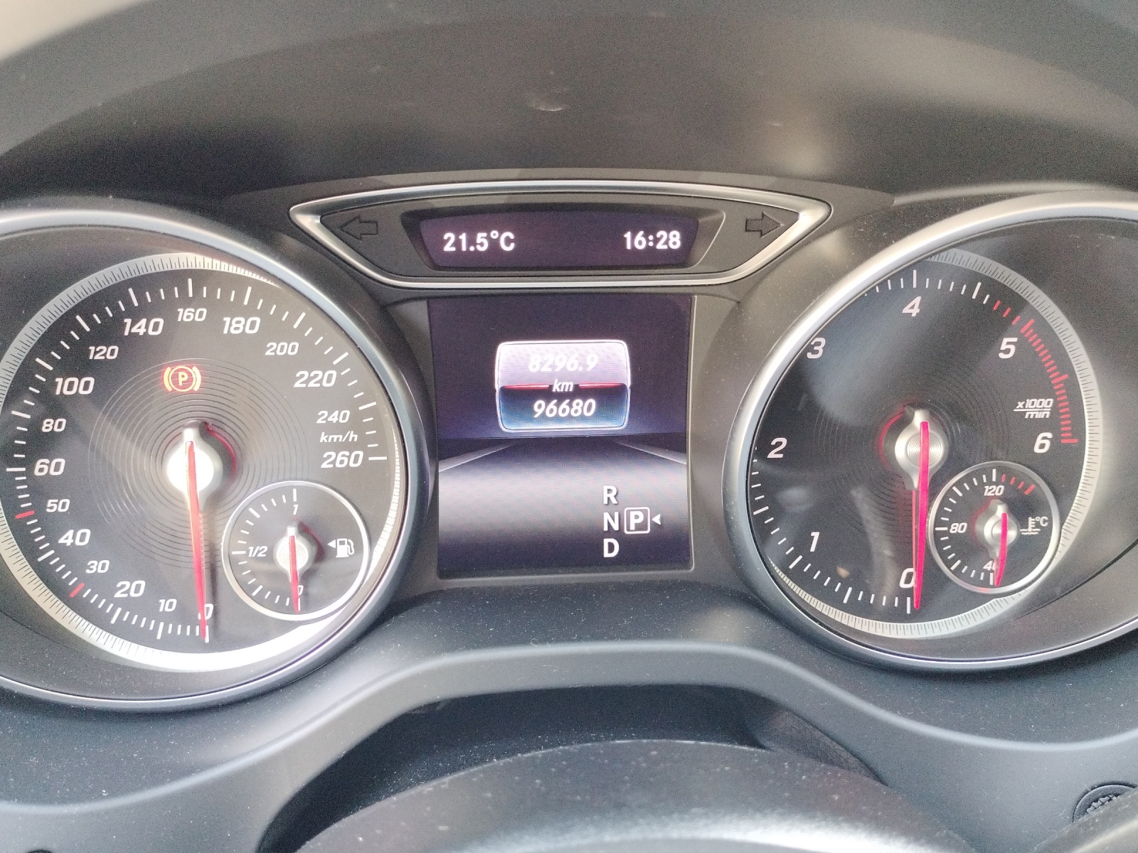 MERCEDES-BENZ CLA Shooting Br. 200 d Swiss Star Urban 4M 7G-DCT-image-7