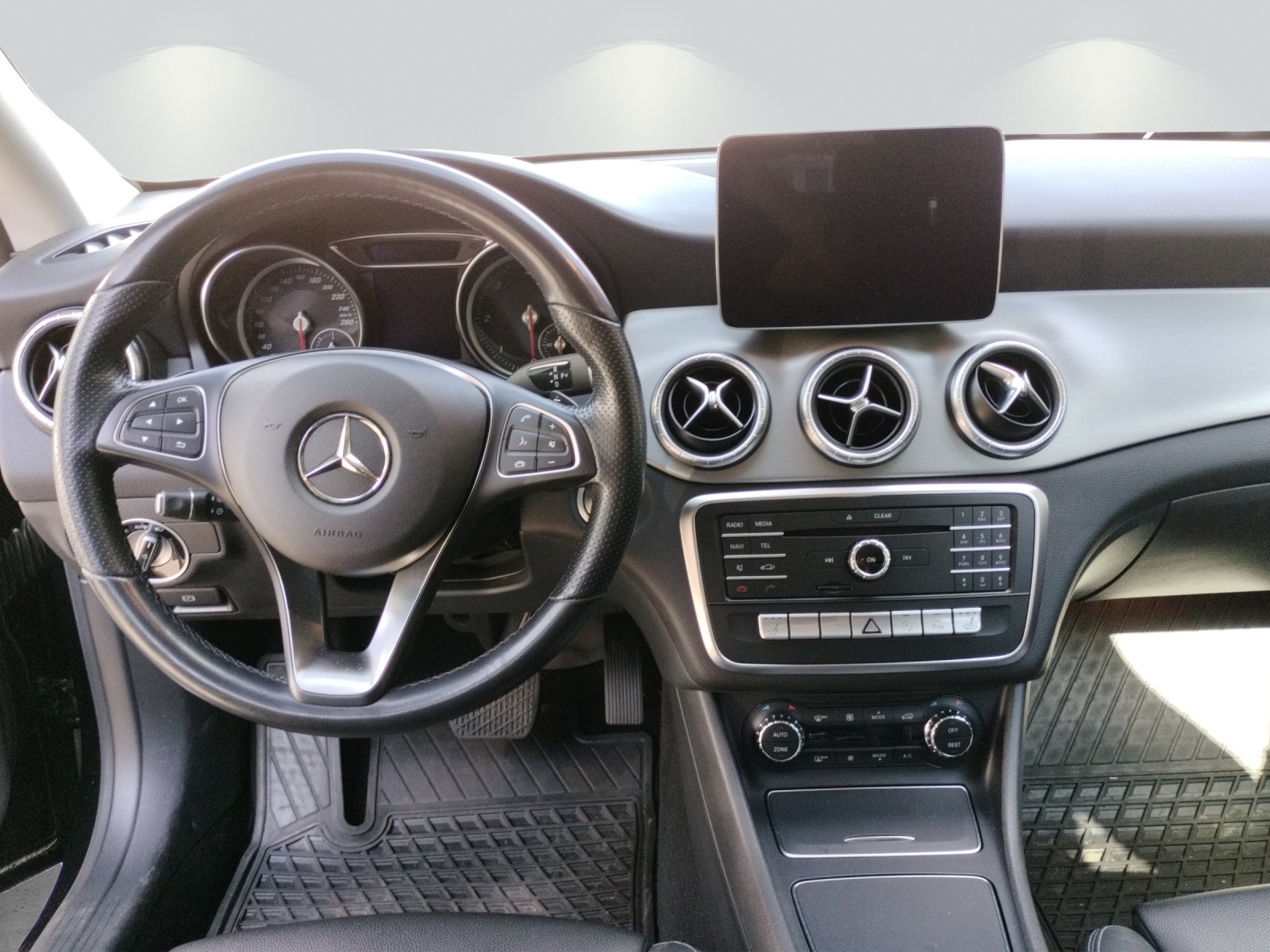 MERCEDES-BENZ CLA Shooting Br. 200 d Swiss Star Urban 4M 7G-DCT-image-8