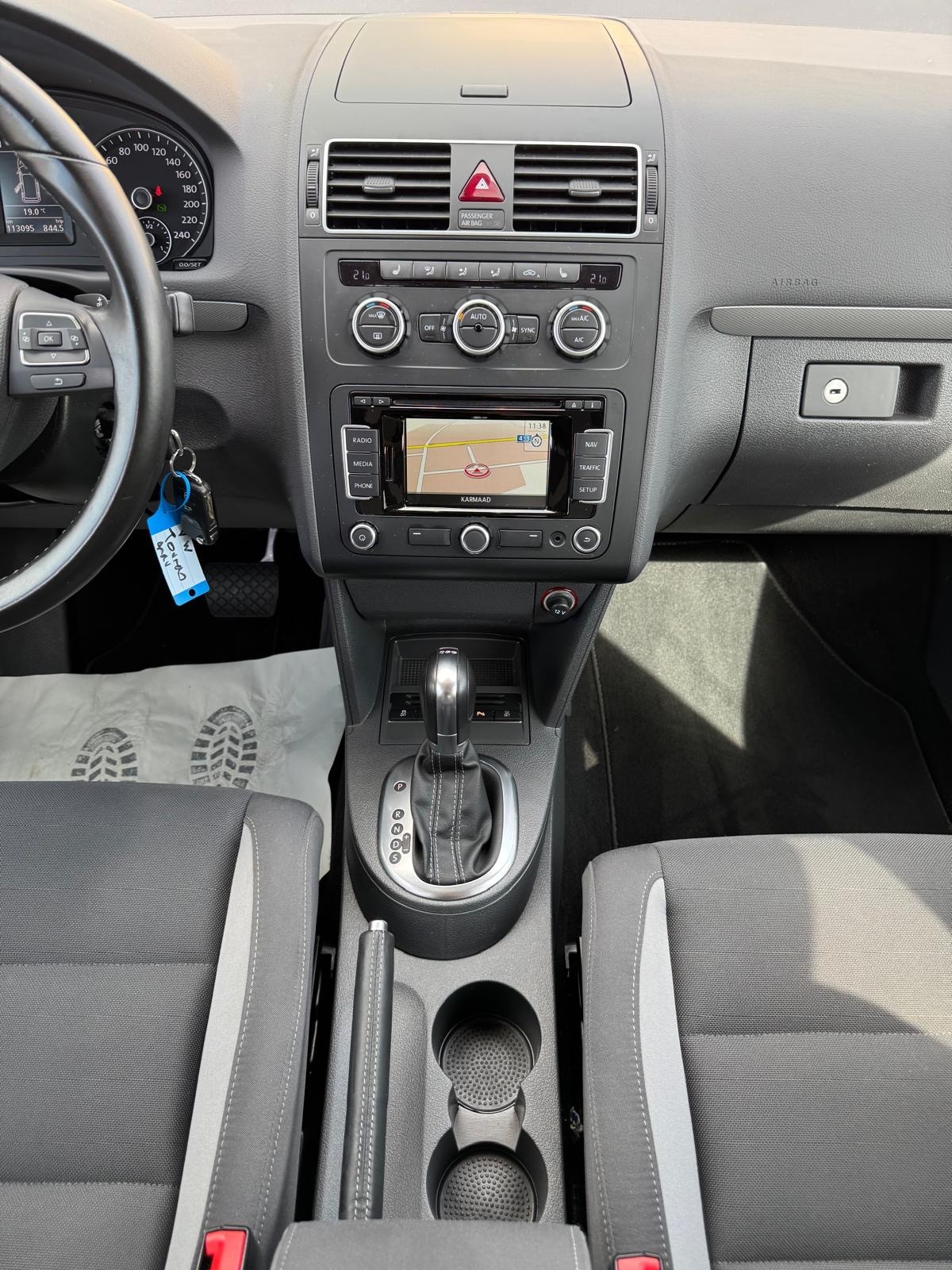 VW Touran 2.0 TDI Comfortline DSG 7-Plätzer (Kredit möglich!)-image-13