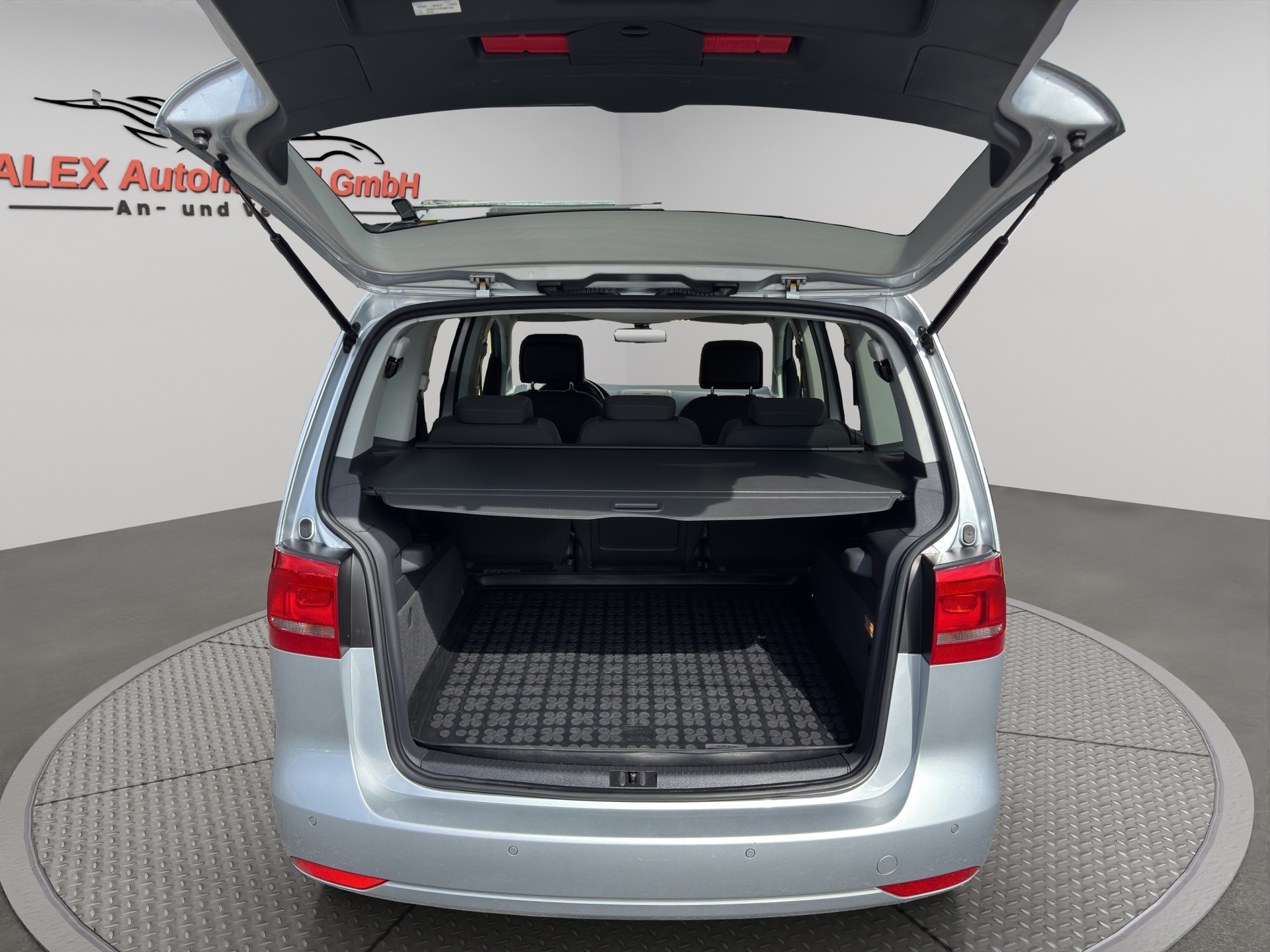 VW Touran 2.0 TDI Comfortline DSG 7-Plätzer (Kredit möglich!)-image-5