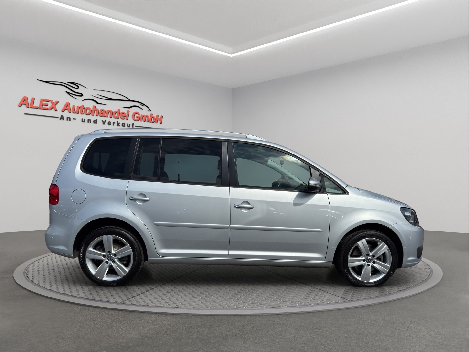 VW Touran 2.0 TDI Comfortline DSG 7-Plätzer (Kredit möglich!)-image-7