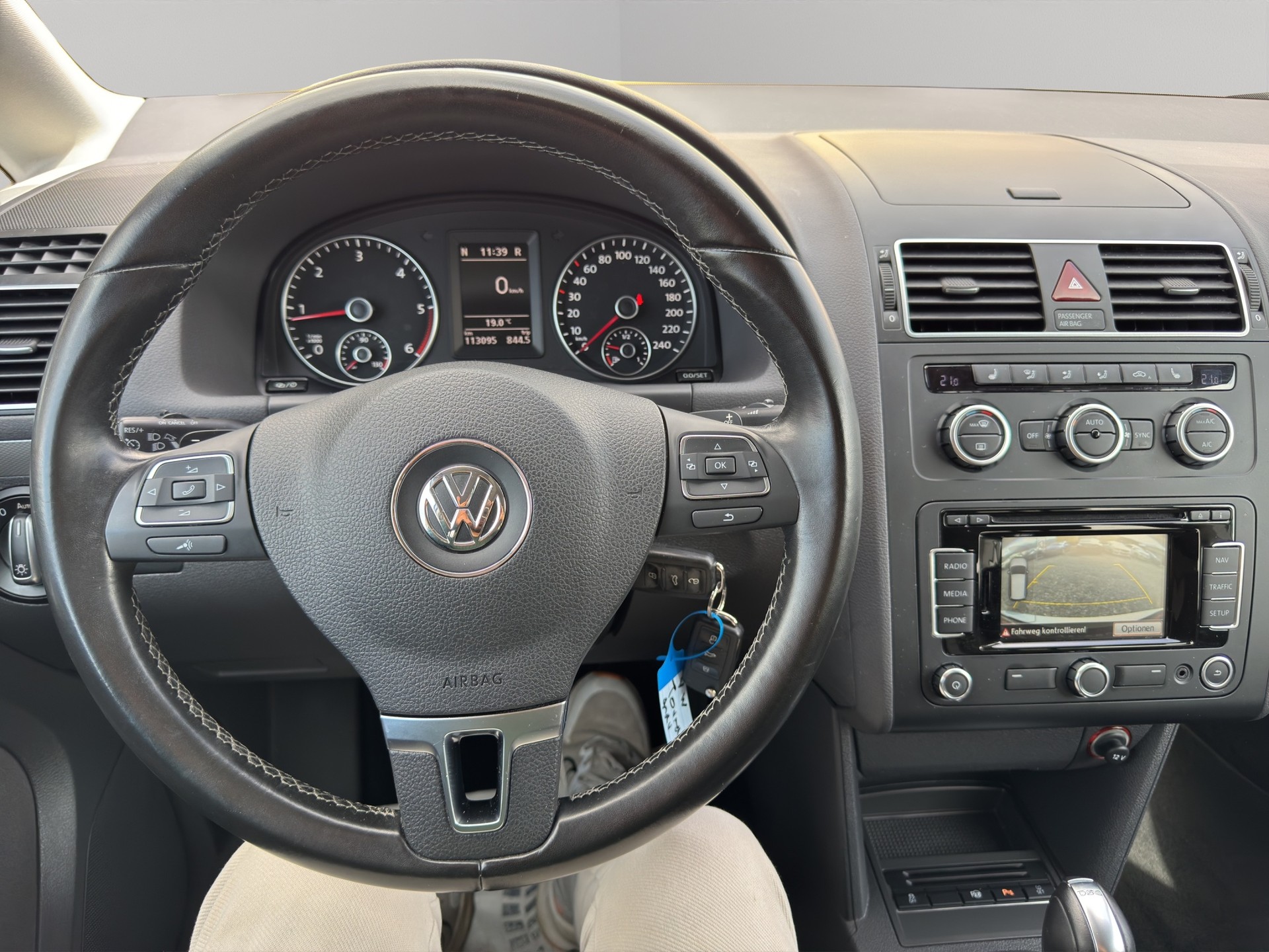 VW Touran 2.0 TDI Comfortline DSG 7-Plätzer (Kredit möglich!)-image-12