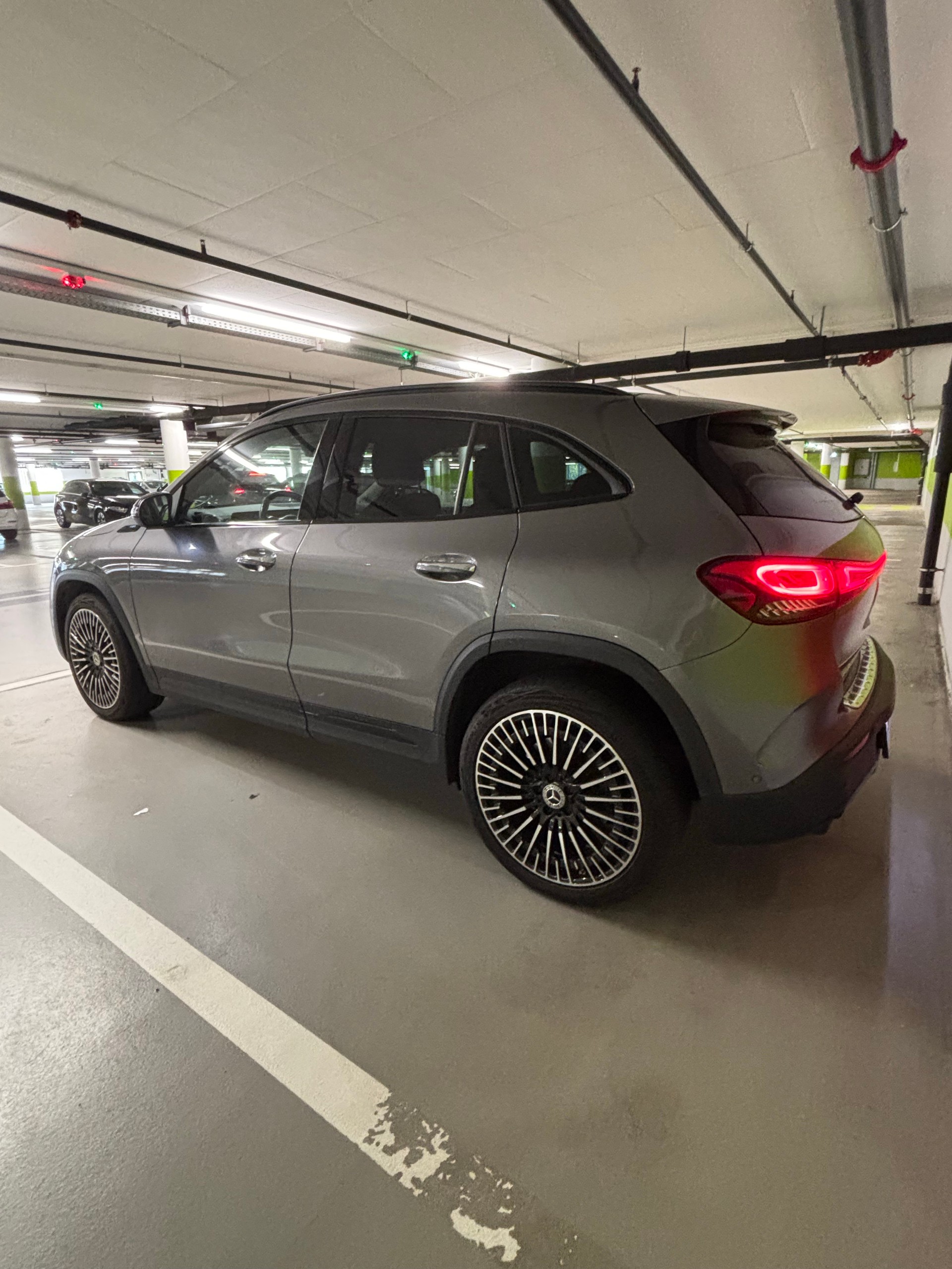 MERCEDES-BENZ EQA 350 AMG Line 4matic-image-5
