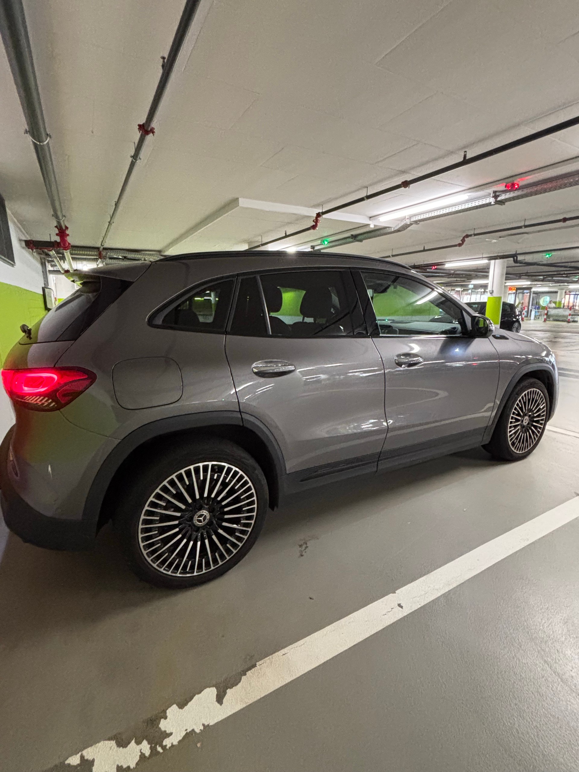 MERCEDES-BENZ EQA 350 AMG Line 4matic-image-3