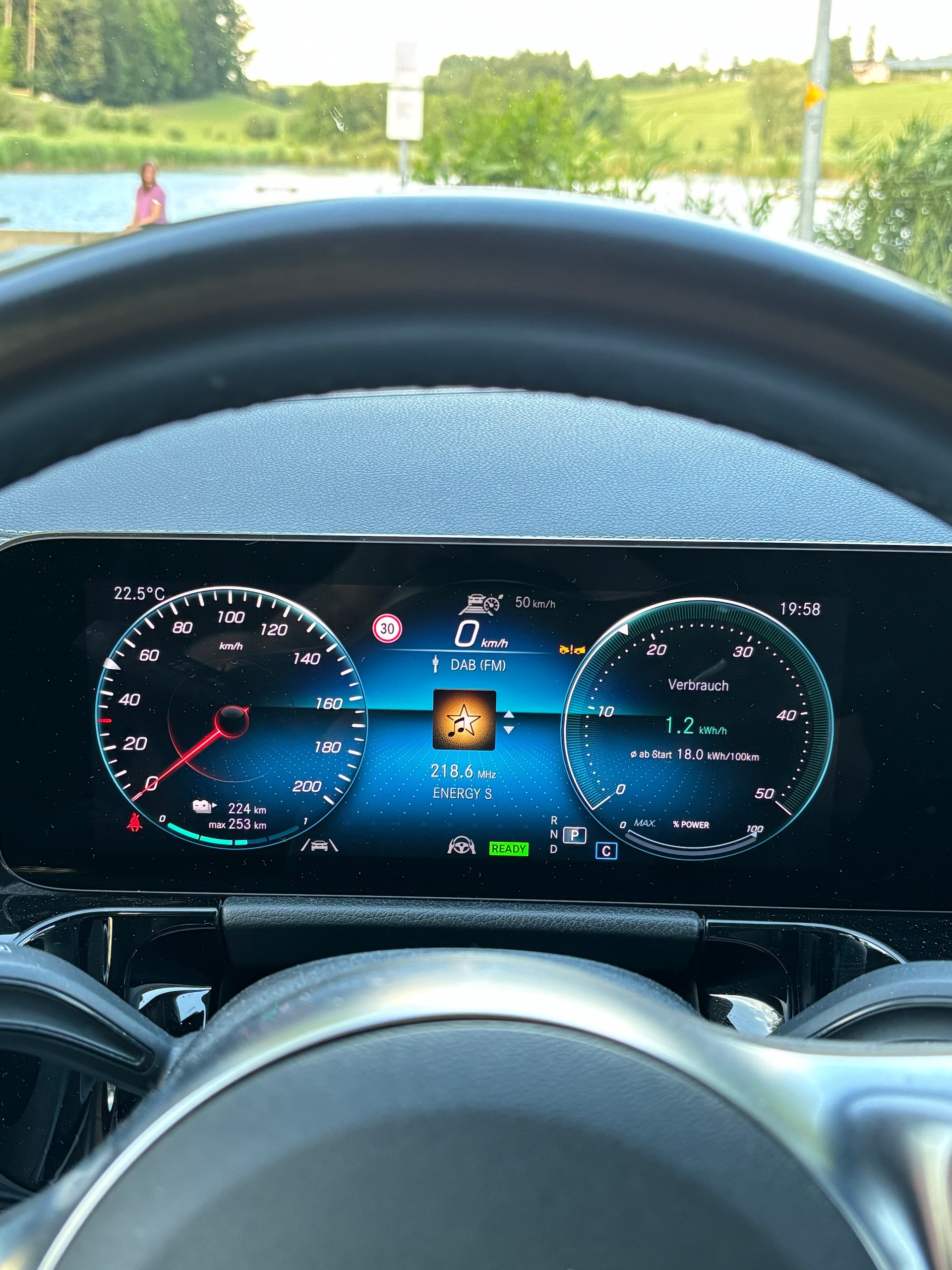 MERCEDES-BENZ EQA 350 AMG Line 4matic-image-7