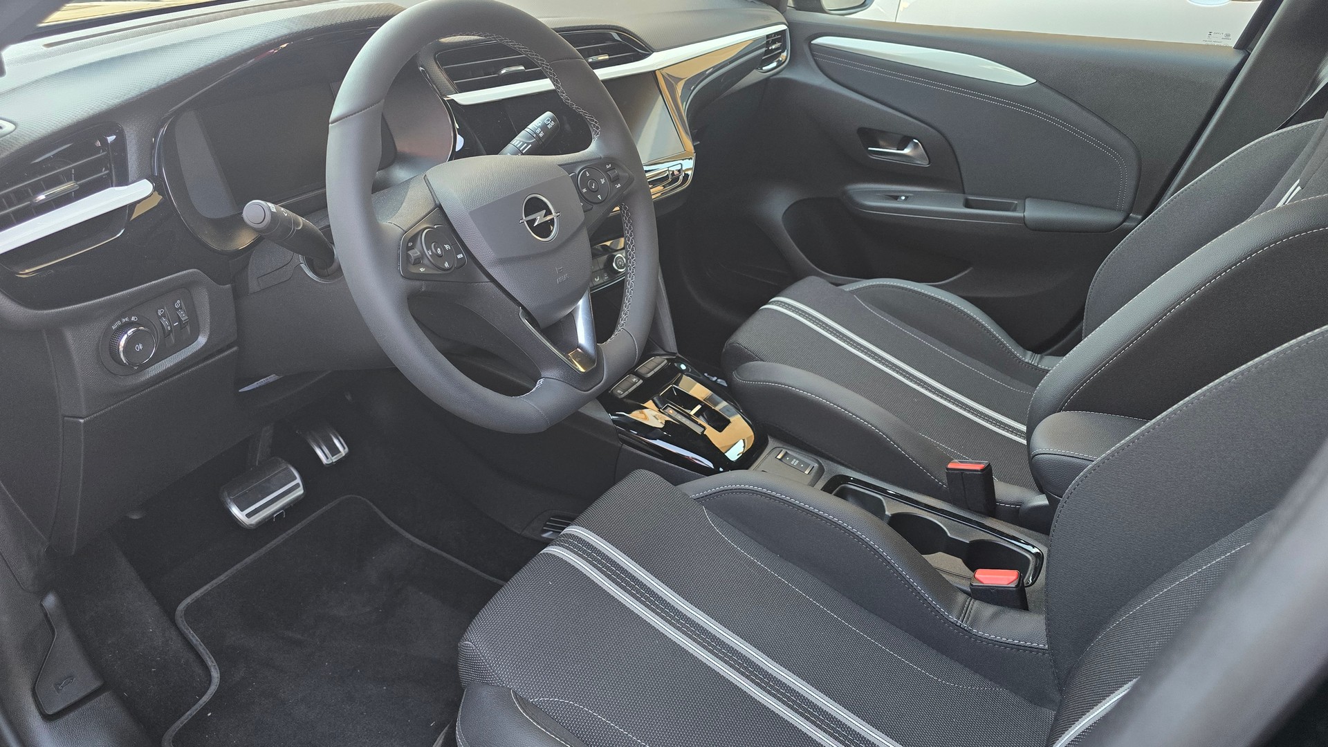 OPEL Corsa 1.2 MHEV Viva, CH Fahrzeug inkl Winterräder-image-4