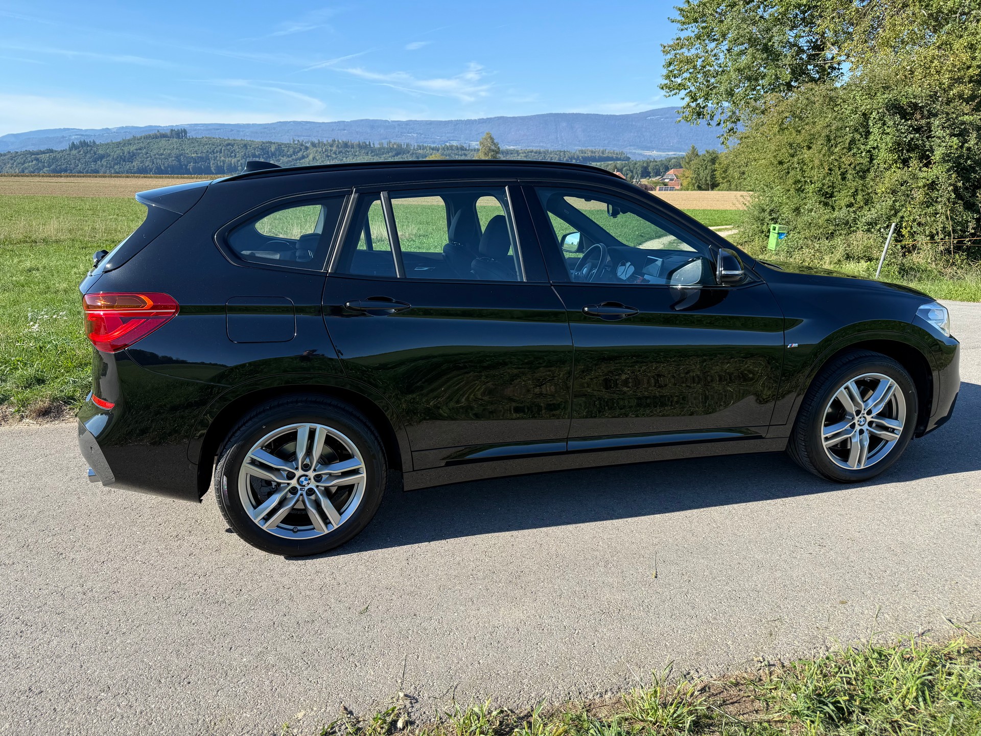 BMW X1 xDrive 20i-image-3